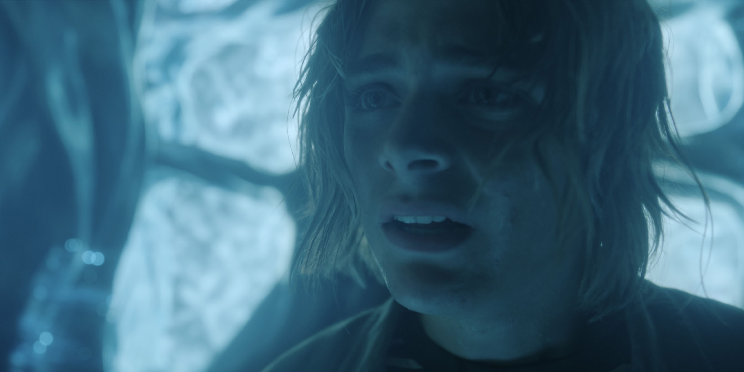 Billy Barratt dans le rôle de Caspar Morrow dans la saison 3 de la série Invasion.