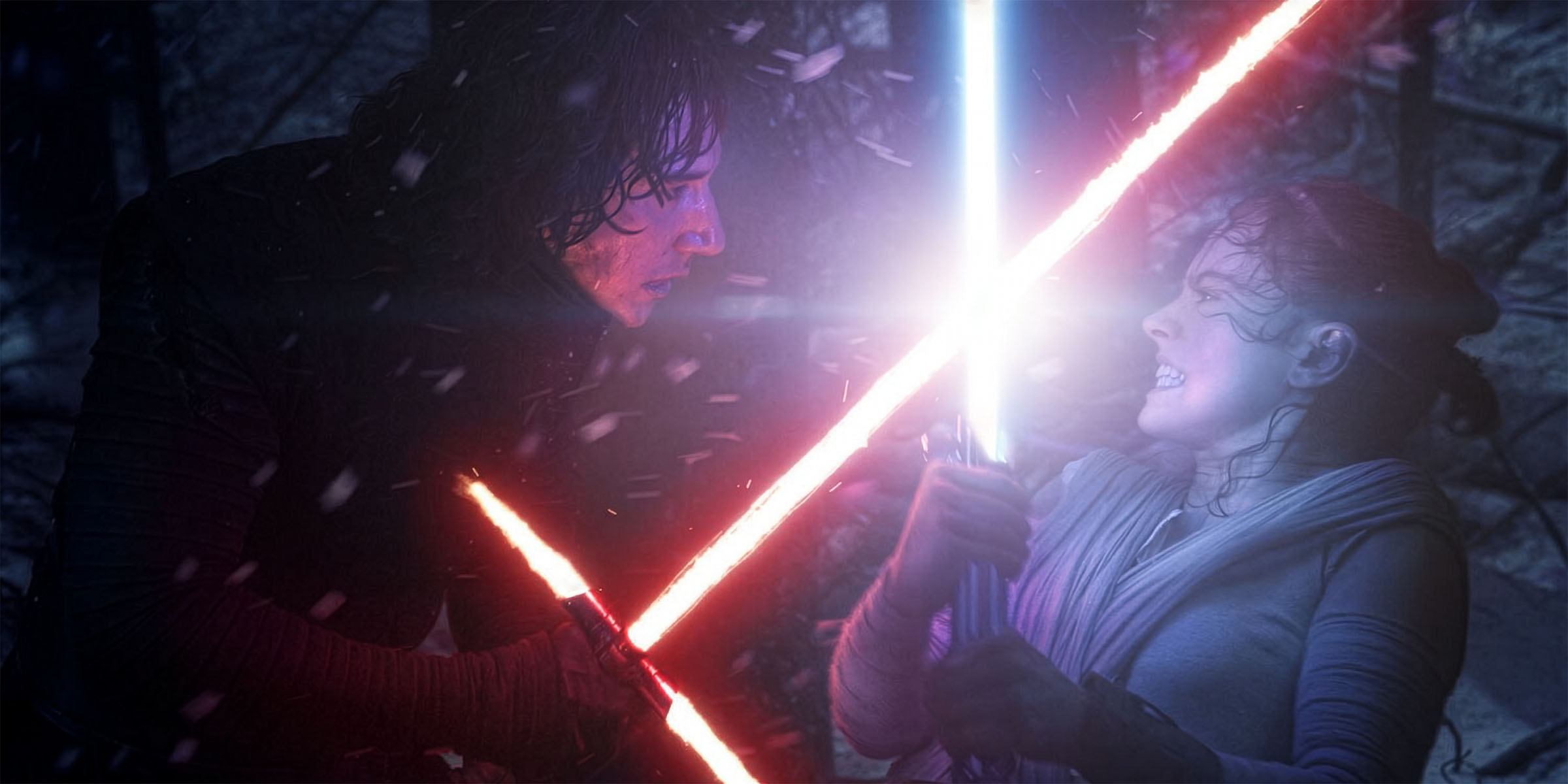 Combat de sabre laser entre Kylo Ren (Adam Driver) et Rey (Daisy Ridley) dans Star Wars : Le Reveil de la Force.