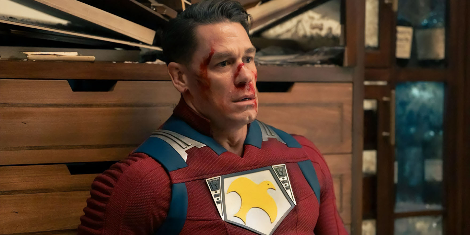John Cena dans le rôle d'un Peacemaker totalement anéanti à la fin de l'épisode.