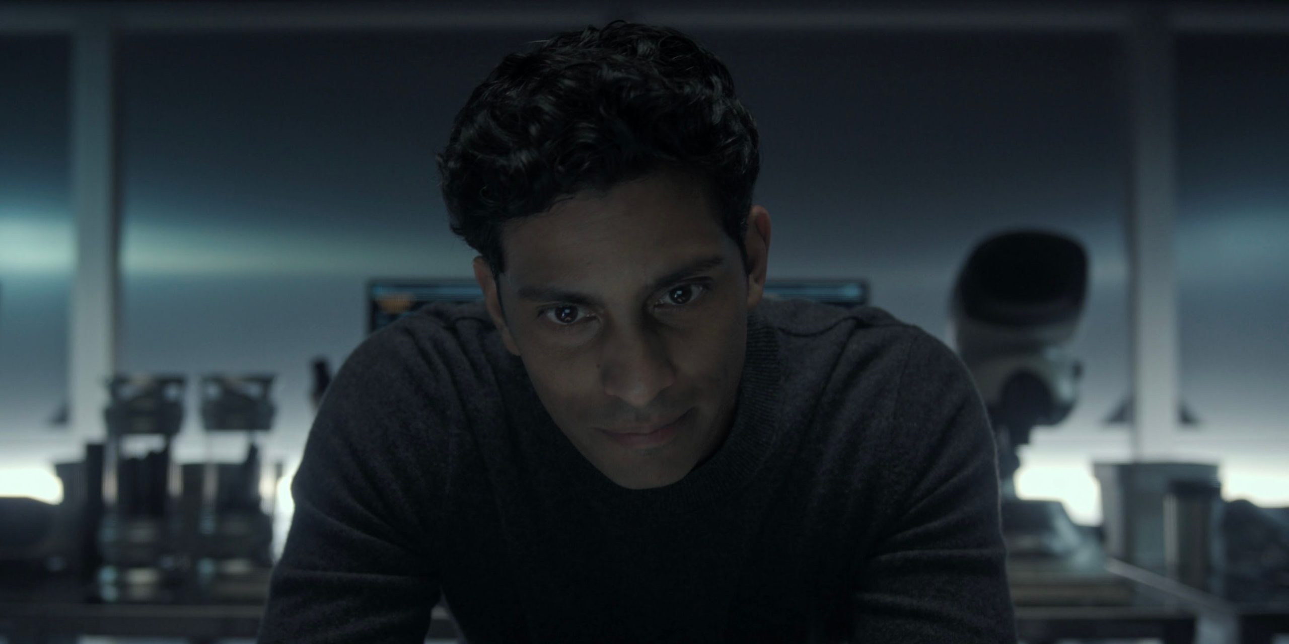 Shane Zaza dans le rôle de Nikhil Kapur dans Invasion.
