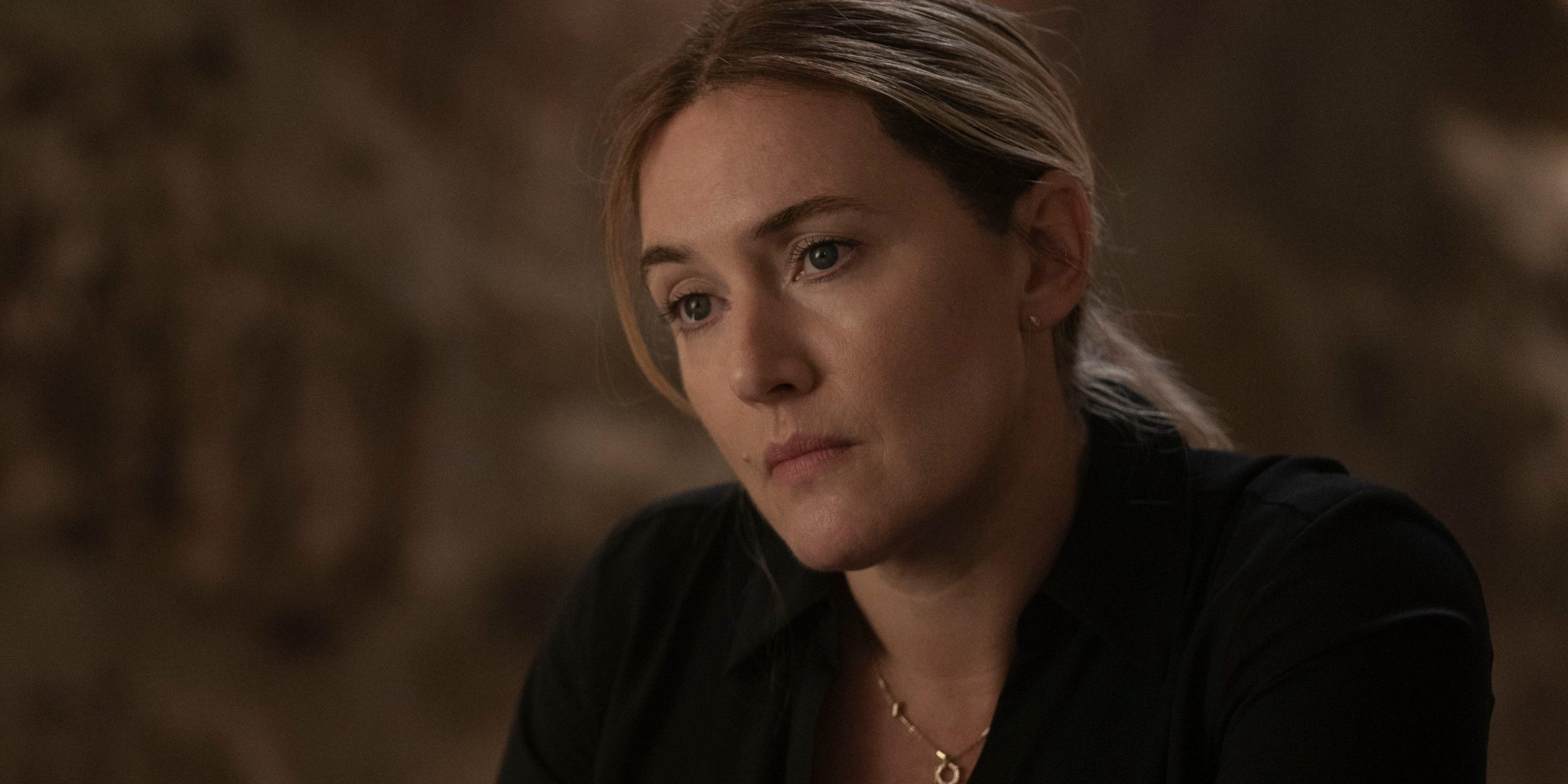 Kate Winslet dans Mare of Easttown, qui partage le même univers que Task.