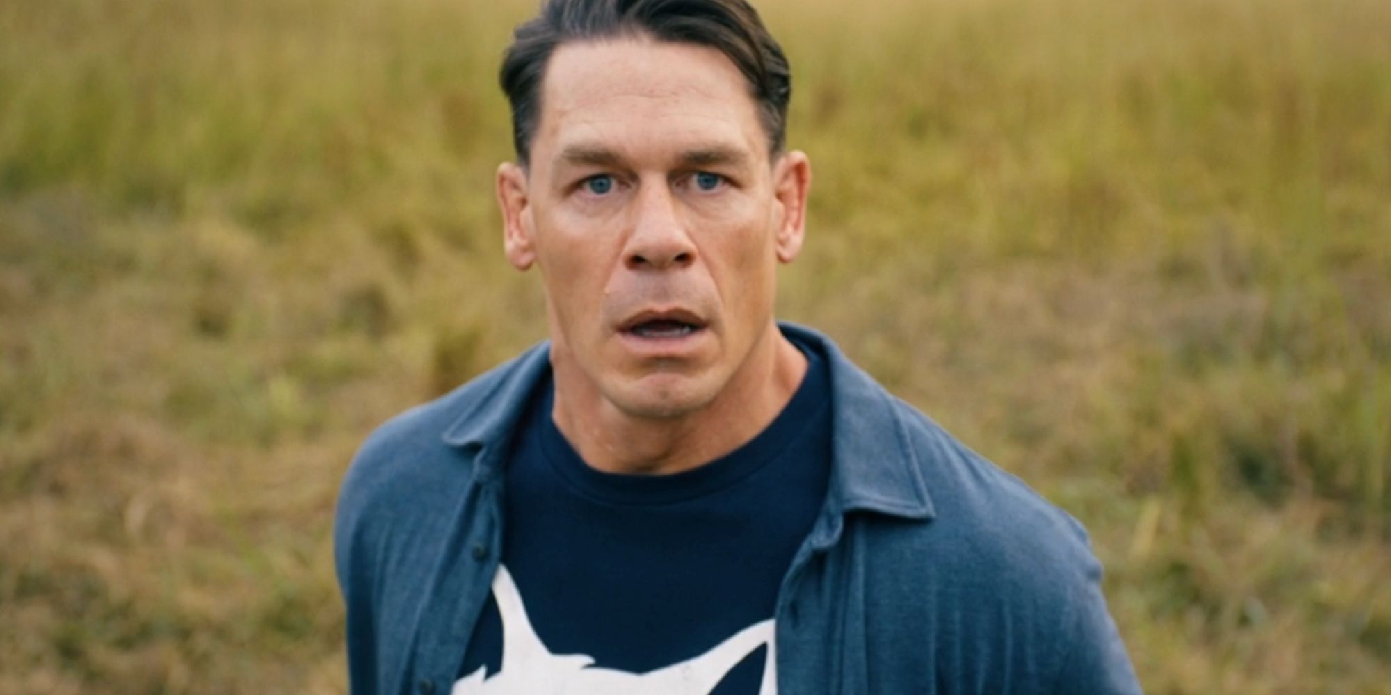 Chris (John Cena) prisonnier sur un autre monde, la planète Salvation, dans l'épisode 8 de la saison 2 de Peacemaker.