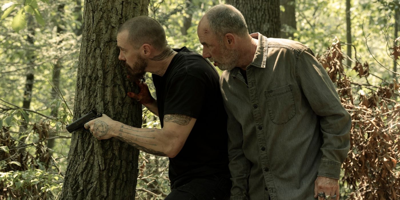 Sam Keeley et Jamie McShane dans les bois dans l'épisode 6 de Task.