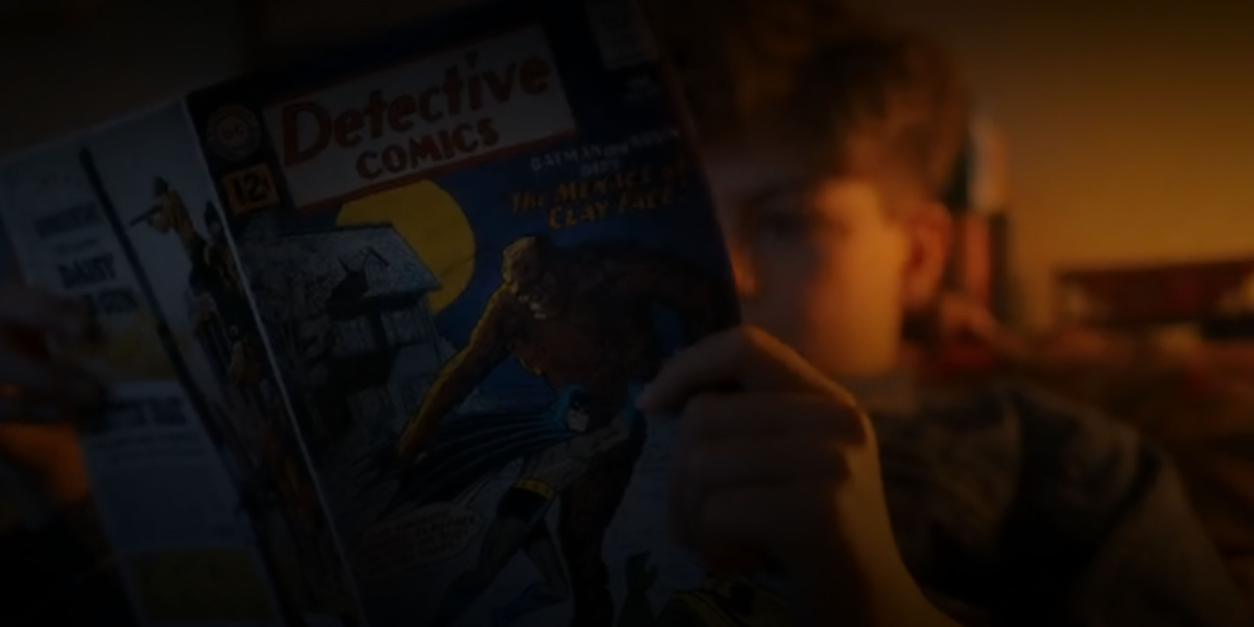 Teddy lit un Detective Comics #298 dans le pilote de Ça : Bienvenue à Derry.