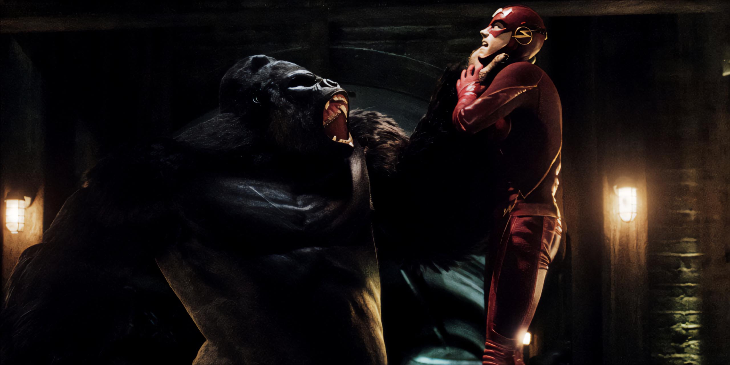 Gorilla Grodd soulevant d'une main Flash, dans la série The Flash.