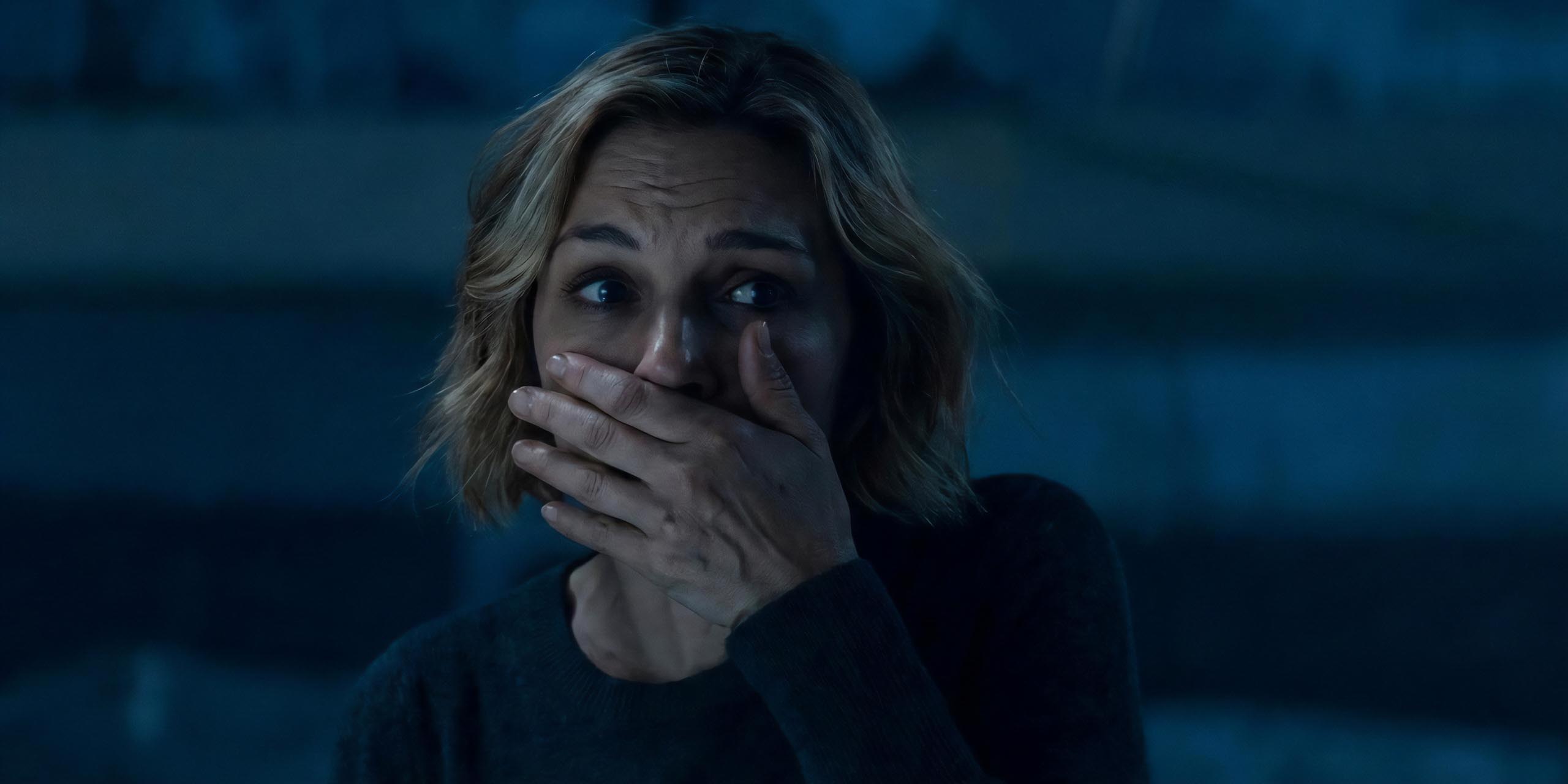 Carol (Rhea Seehorn) terrifiée devant la découverte de ce qui sert de nourriture aux Autres, dans l'épisode 5 de Fluribus.