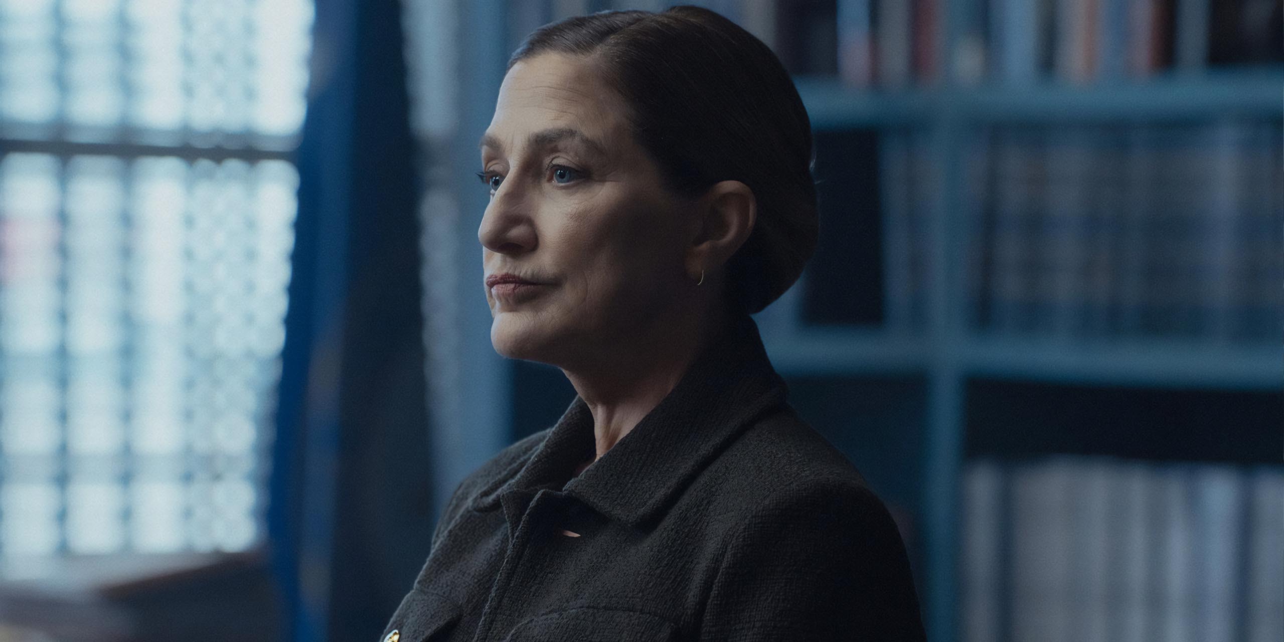 Edie Falco dans le rôle de Nina Hobbs dans l'épisode 5 de la saison 4 de Mayor of Kingstown
