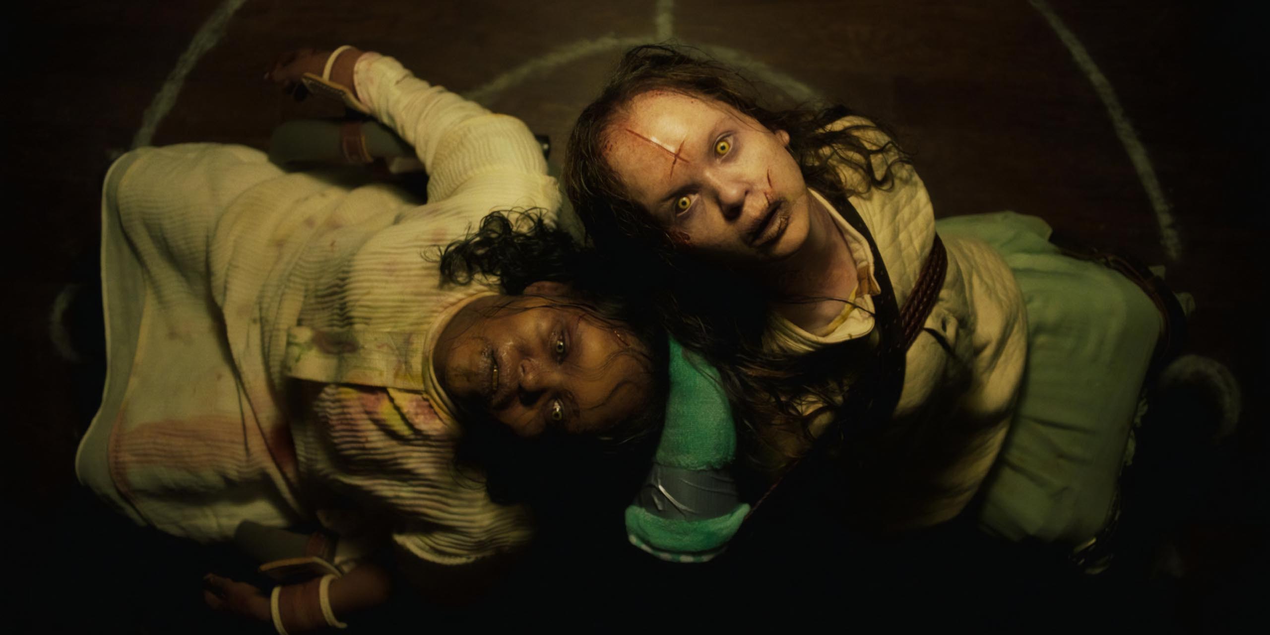 Deux enfants possédées dans L'Exorciste : Dévotion.
