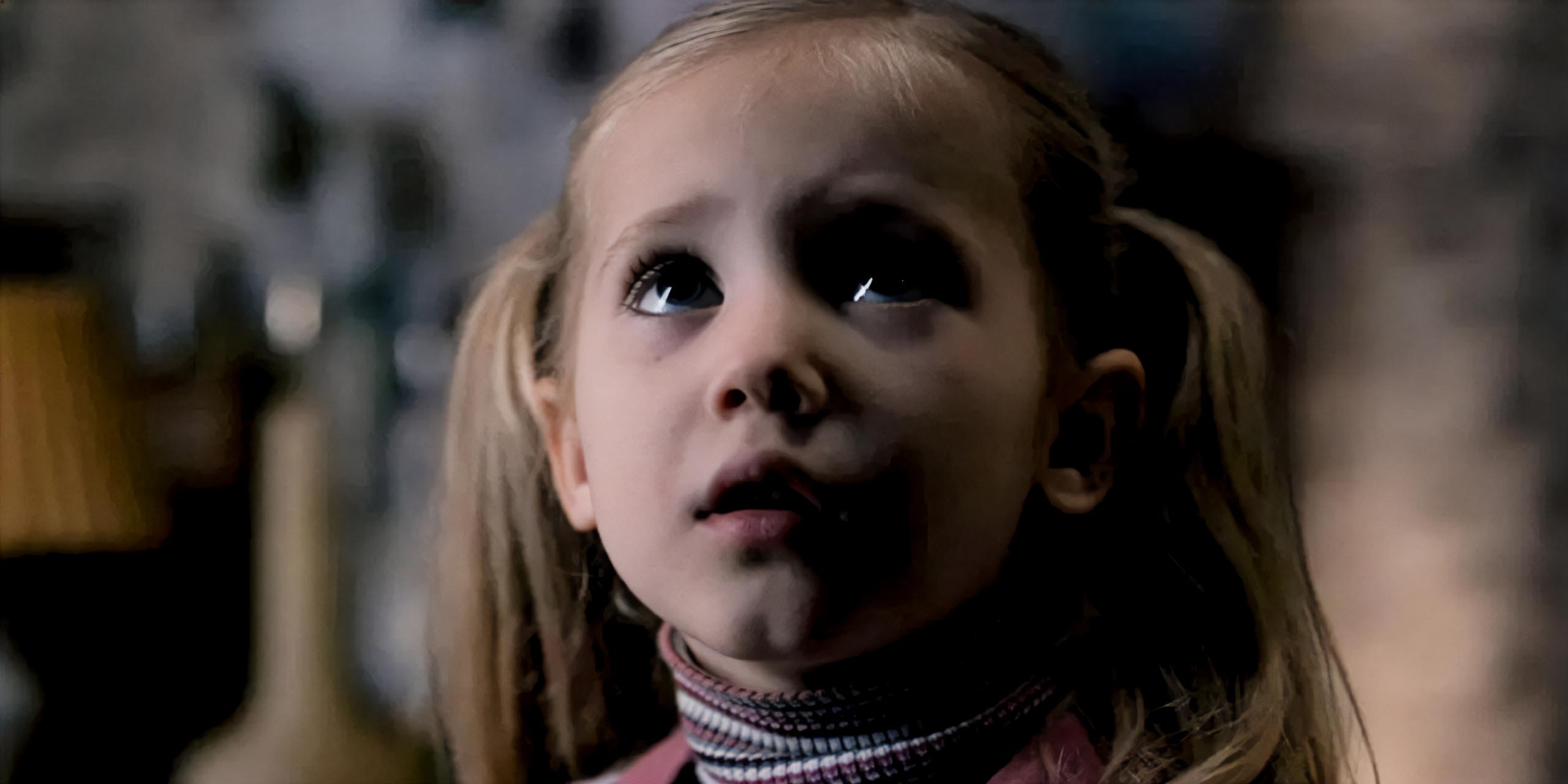 La jeune Holly Weeler dans la saison 1 de Stranger Things.