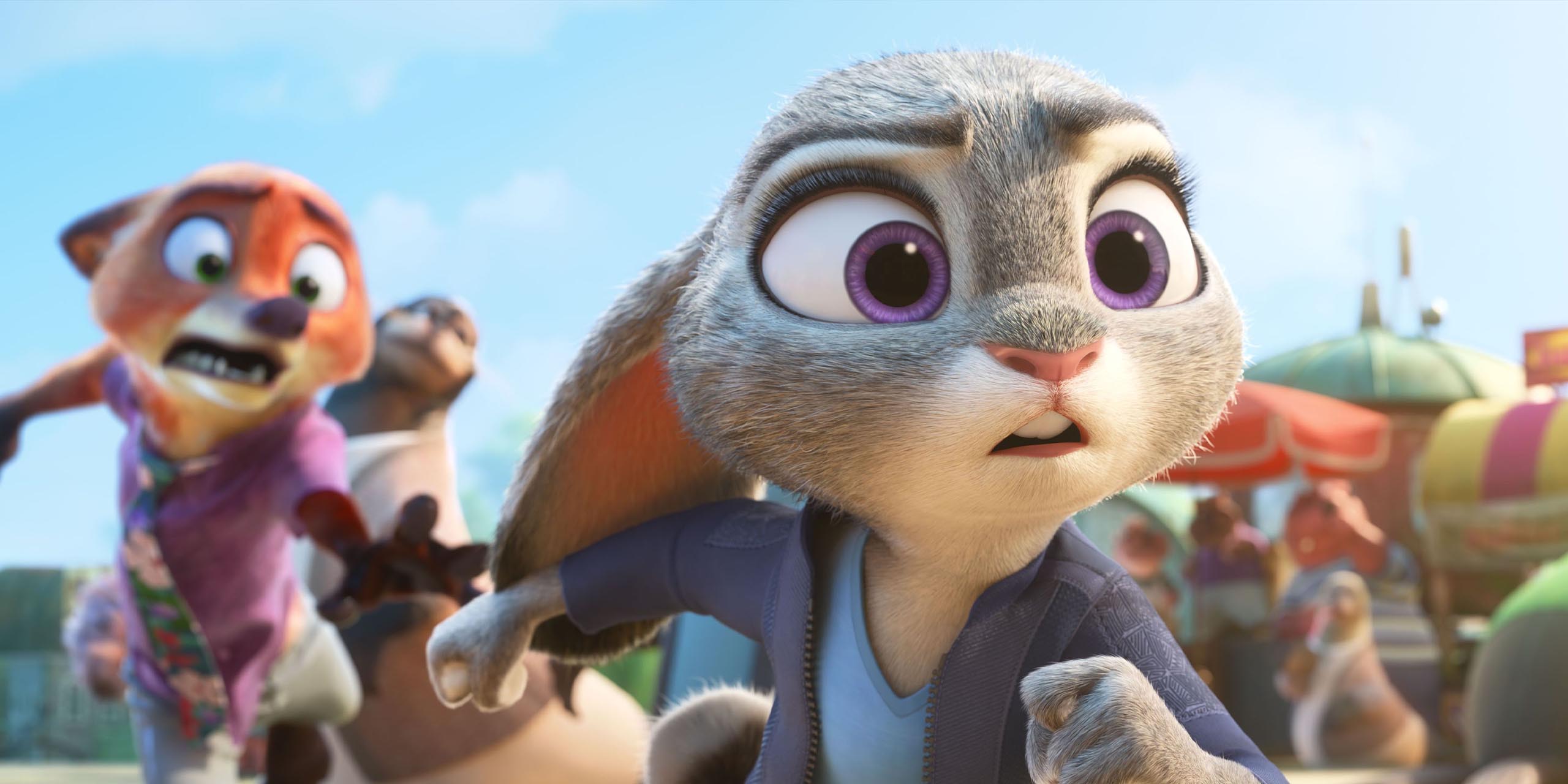 Judy court tandis que Nick essaie de la rattraper en arrière-plan dans Zootopia 2.