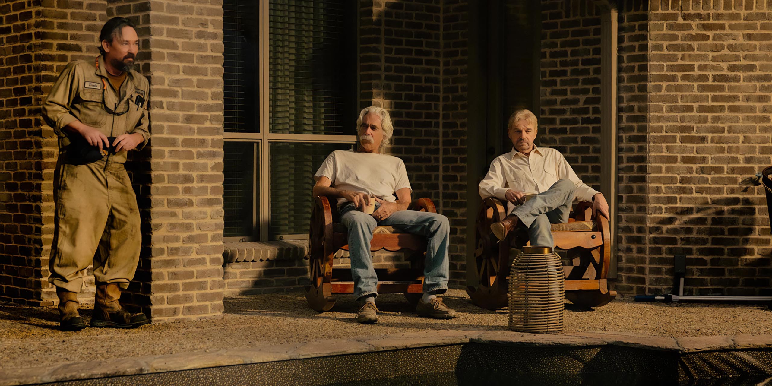 James Jordan dans le rôle de Dale, Sam Elliott dans celui de TL et Billy Bob Thornton dans celui de Tommy dans la saison 2 de Landman.