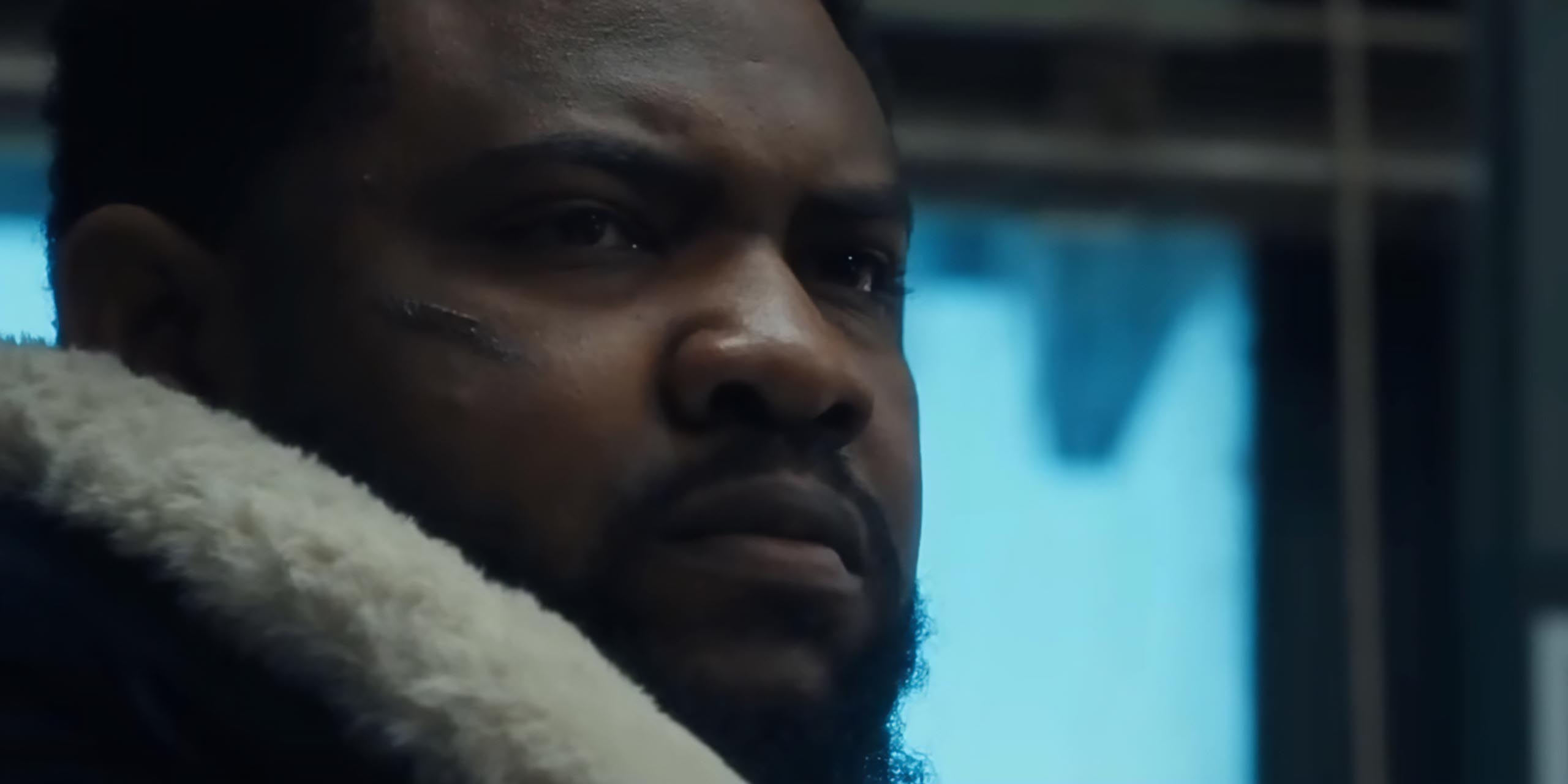 Bunny (Tobi Bamtefa) est blessé et pris en charge à l'hôpital dans la saison 4 de Mayor of Kingstown.