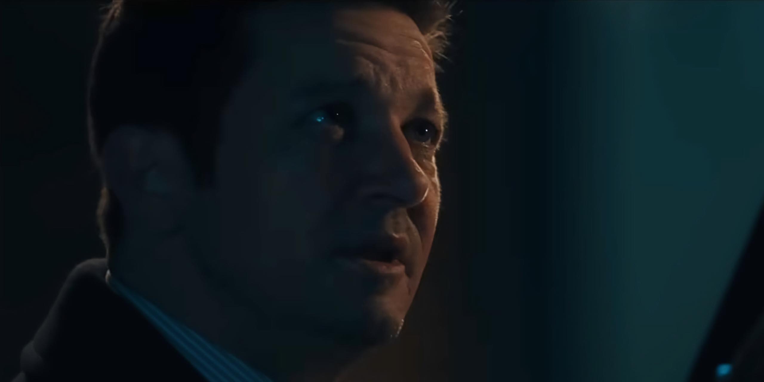 Mike McLusky (Jeremy Renner) en discussion tendue dans un diner dans la saison 4 de Mayor of Kingstown.
