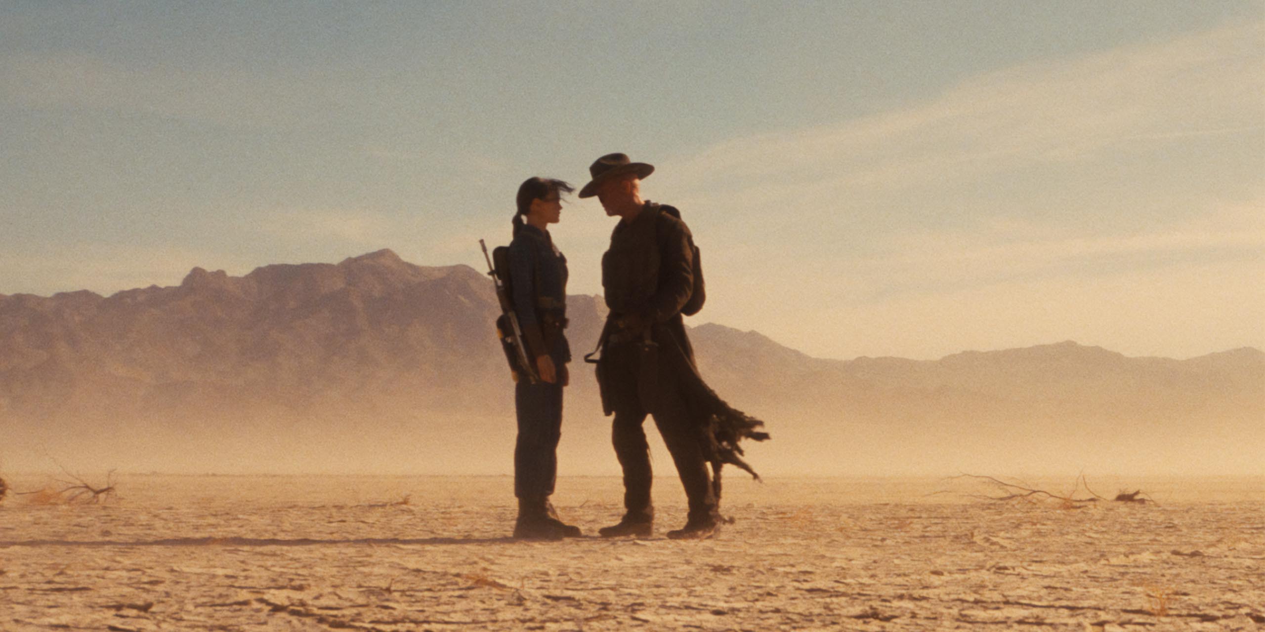 Lucy (Ella Purnell) et la Goule (Walton Goggins) dans la saison 2 de Fallout.