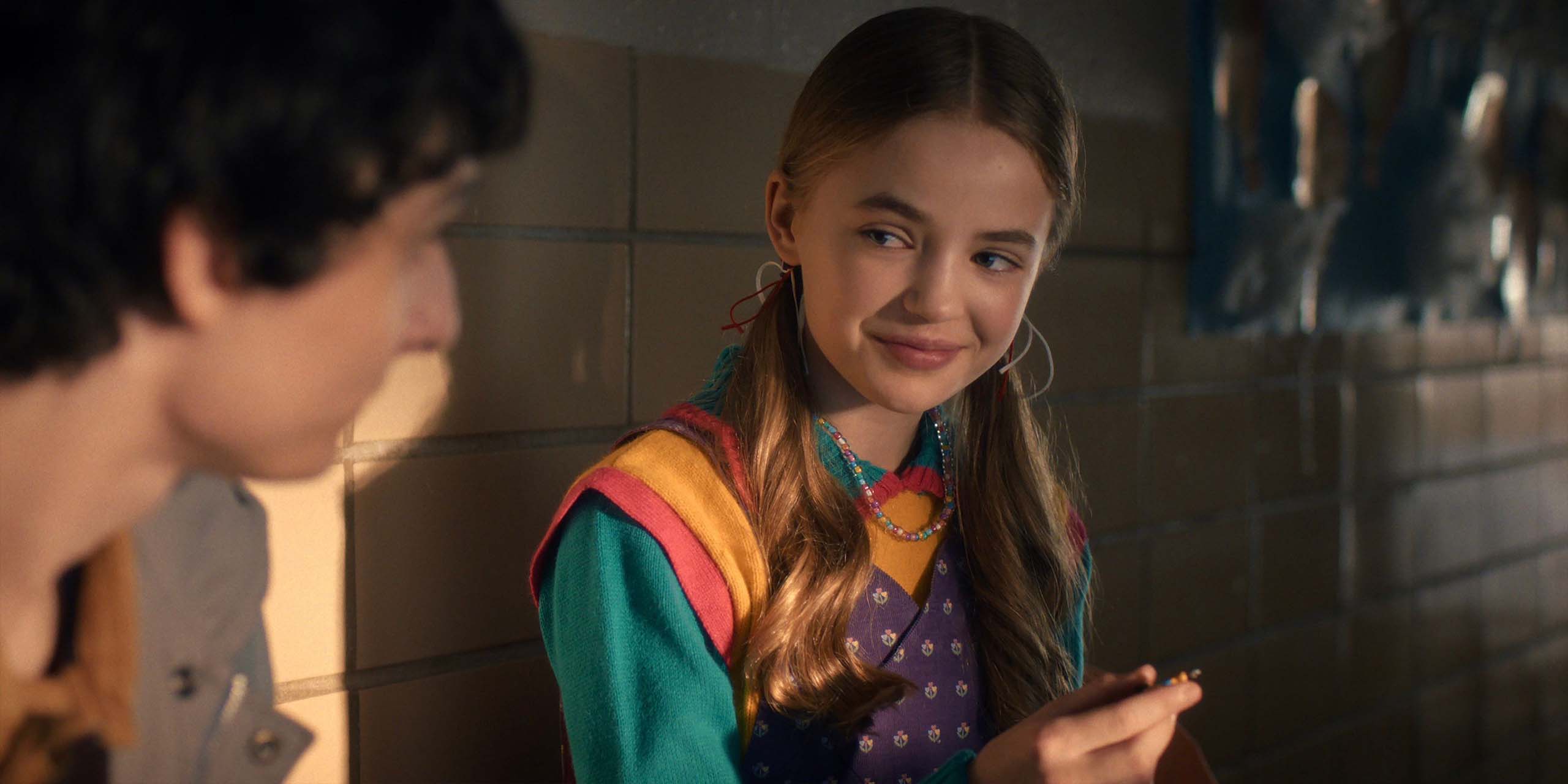 Will discute avec Holly Weeler dans la saison 5 de Stranger Things.