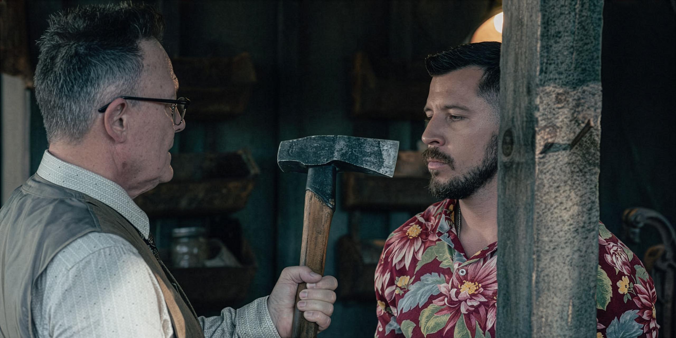 Robert Patrick et Cole Knapp dans Tulsa King, saison 3, épisode 9