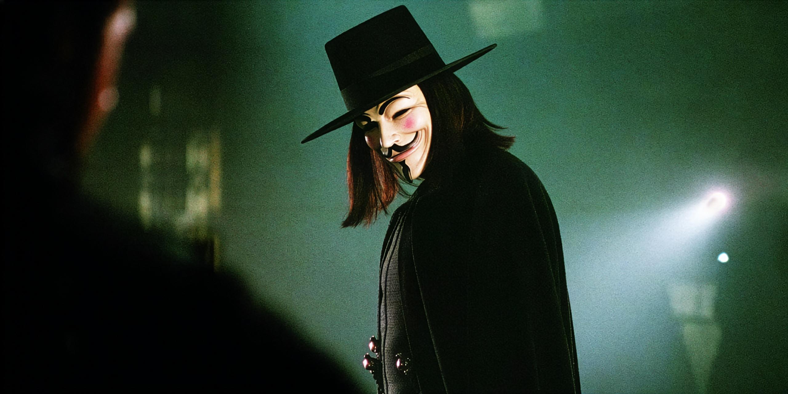 Le mystérieux V (Hugo Weaving) dans le film V pour Vendetta.