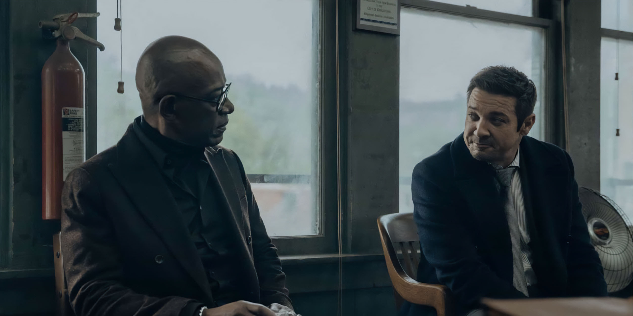 Frank Moses (Lennie James) est arrêté par la police dans la saison 4 de Mayor of Kingstown.