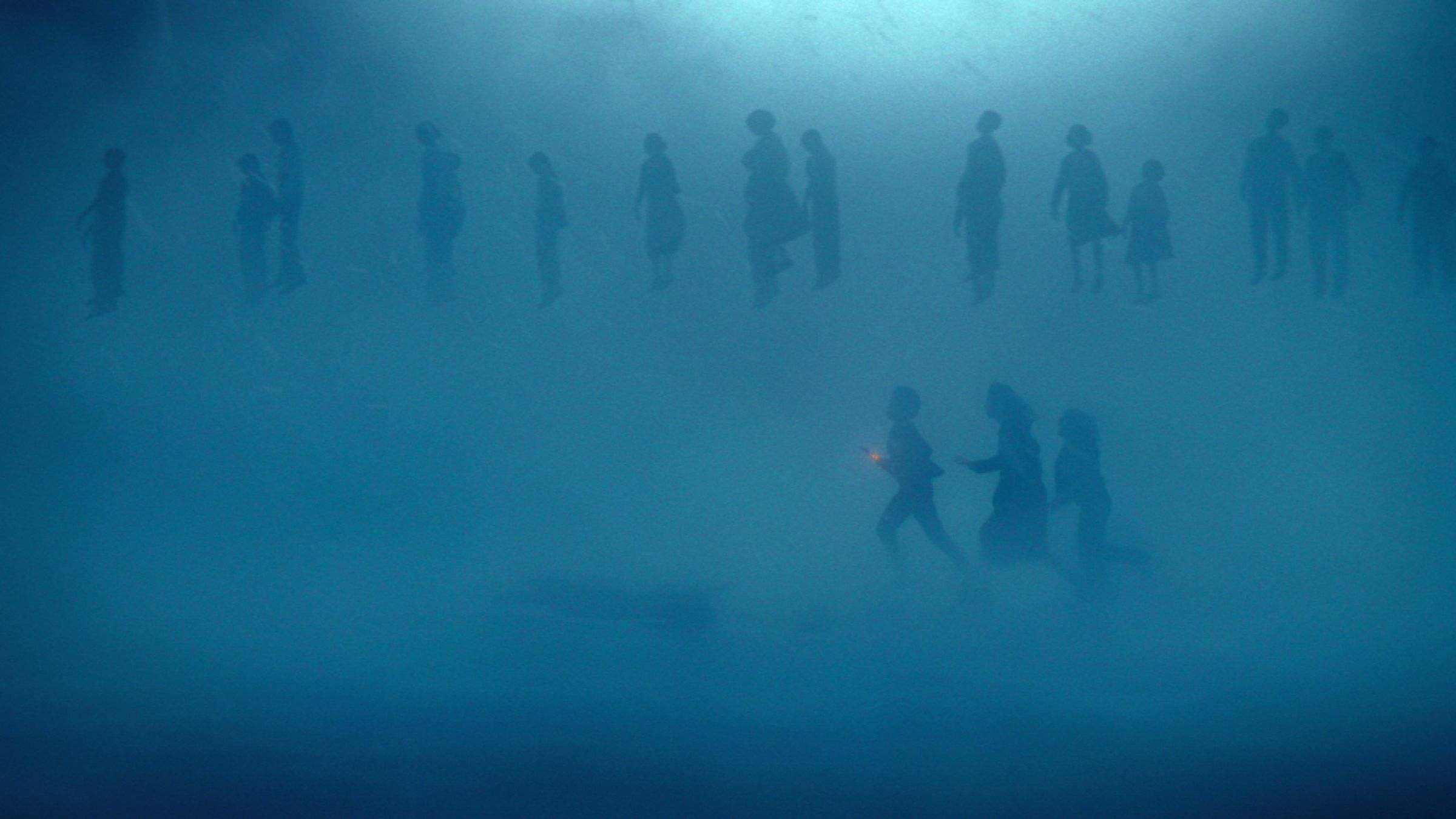Les enfants marchant dans le brouillard dans l'épisode 8 de Ça : Bienvenue à Derry.