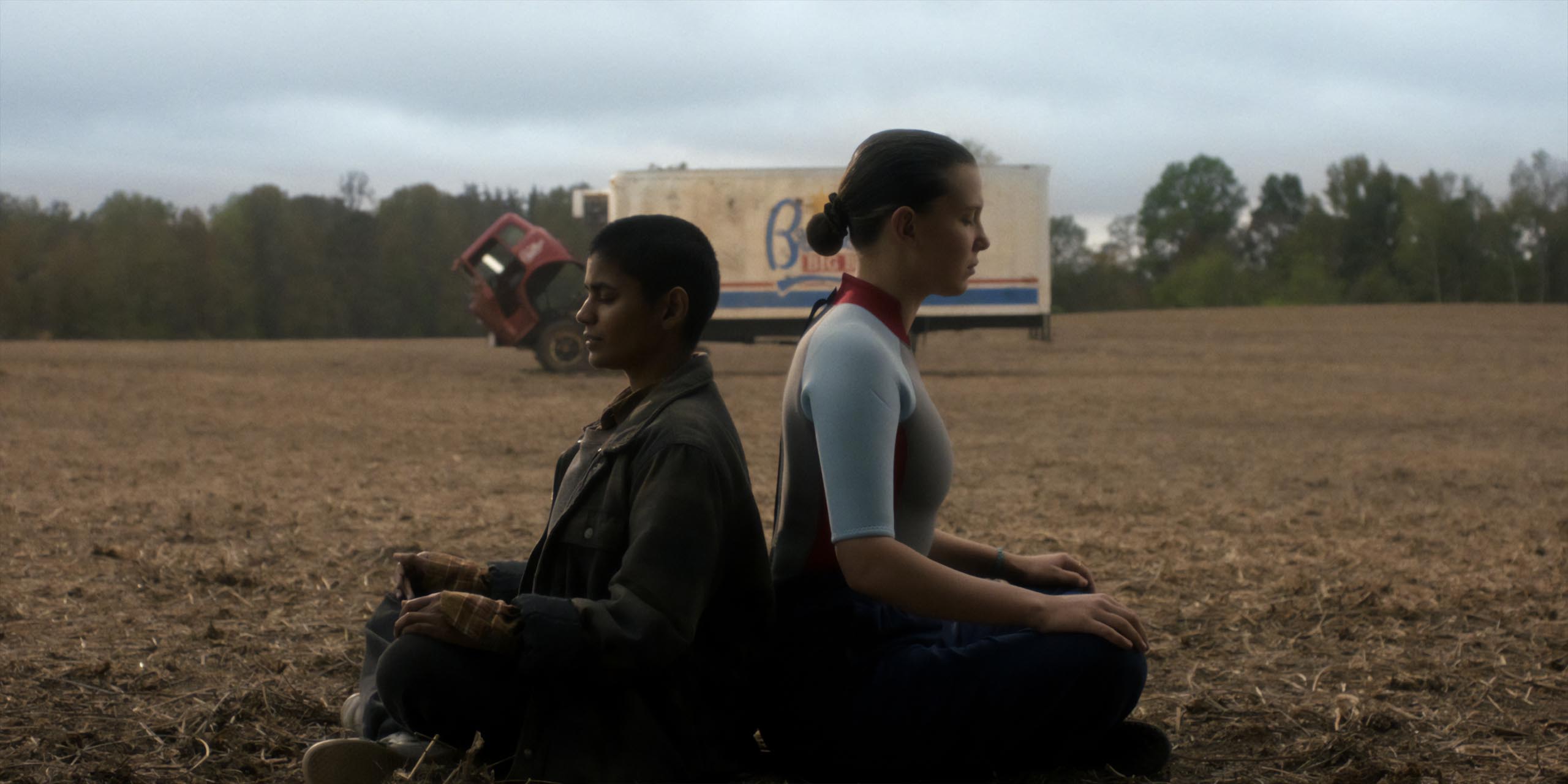 Kali et Onze méditent ensemble dans Stranger Things saison 5 partie 2.