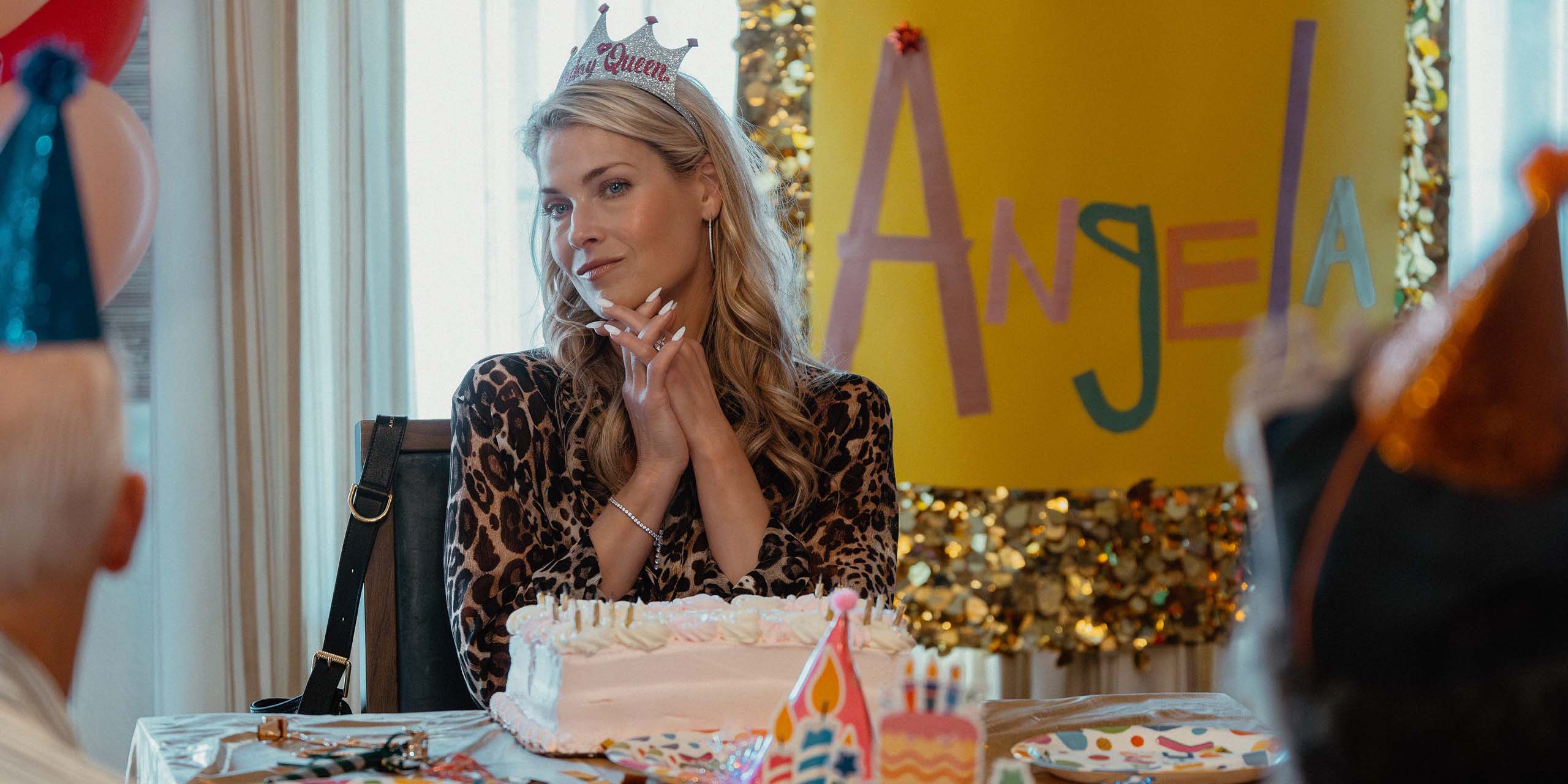 Ali Larter dans le rôle d'Angela Norris dans l'épisode 5 de la saison 2 de Landman