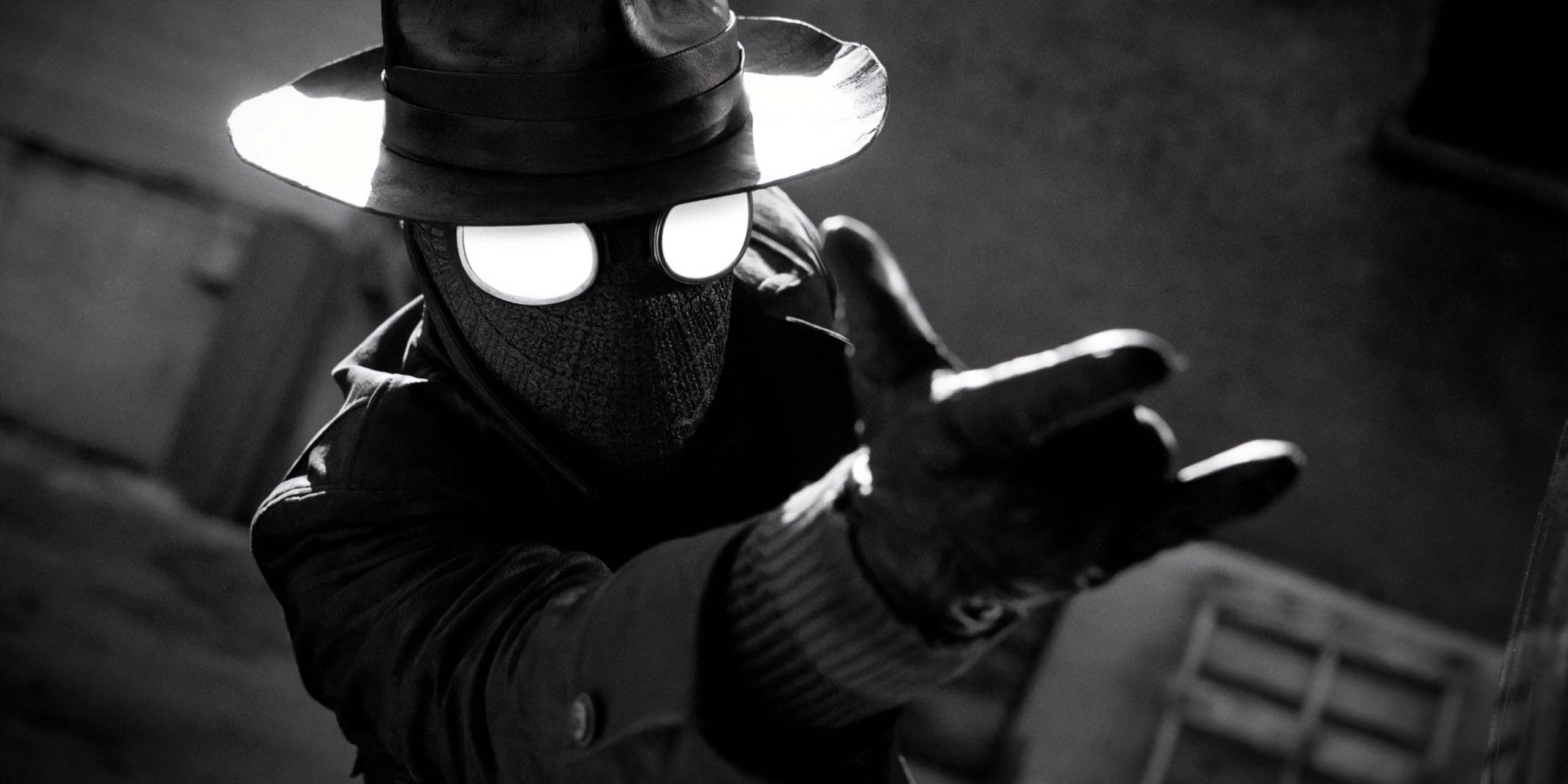 Nicolas Cage en Spider-Man lançant une toile dans Spider-Noir.