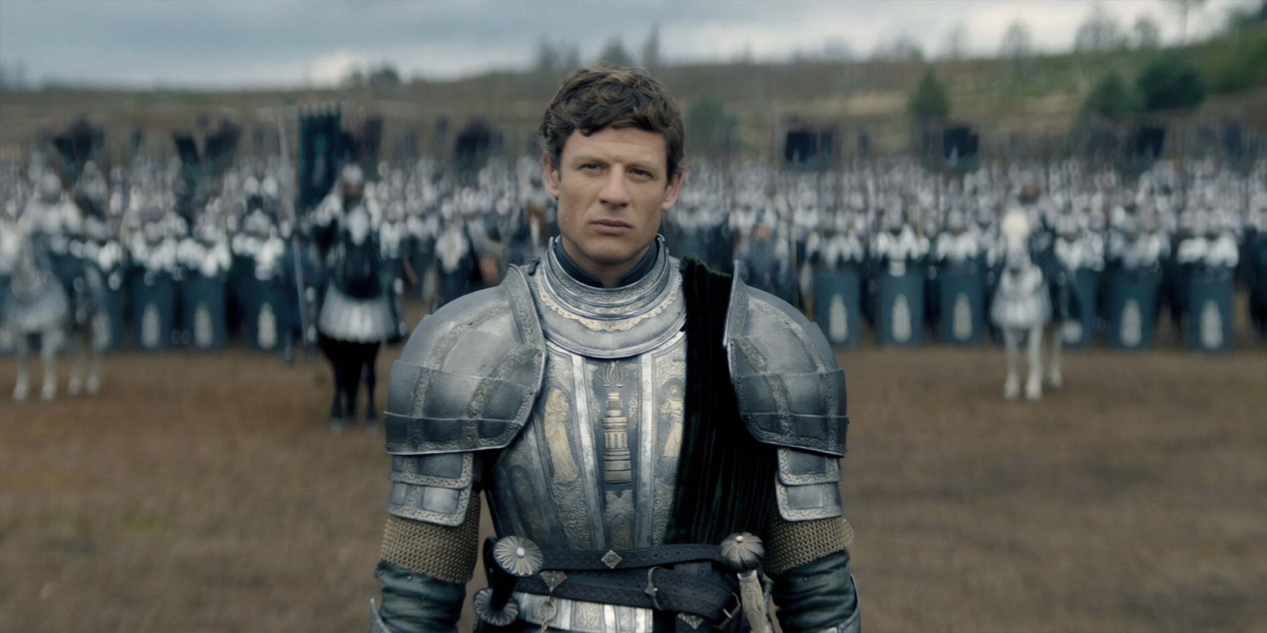 Ormund Hightower (James Norton) debout sur le champ de bataille dans la saison 3 de House of the Dragon