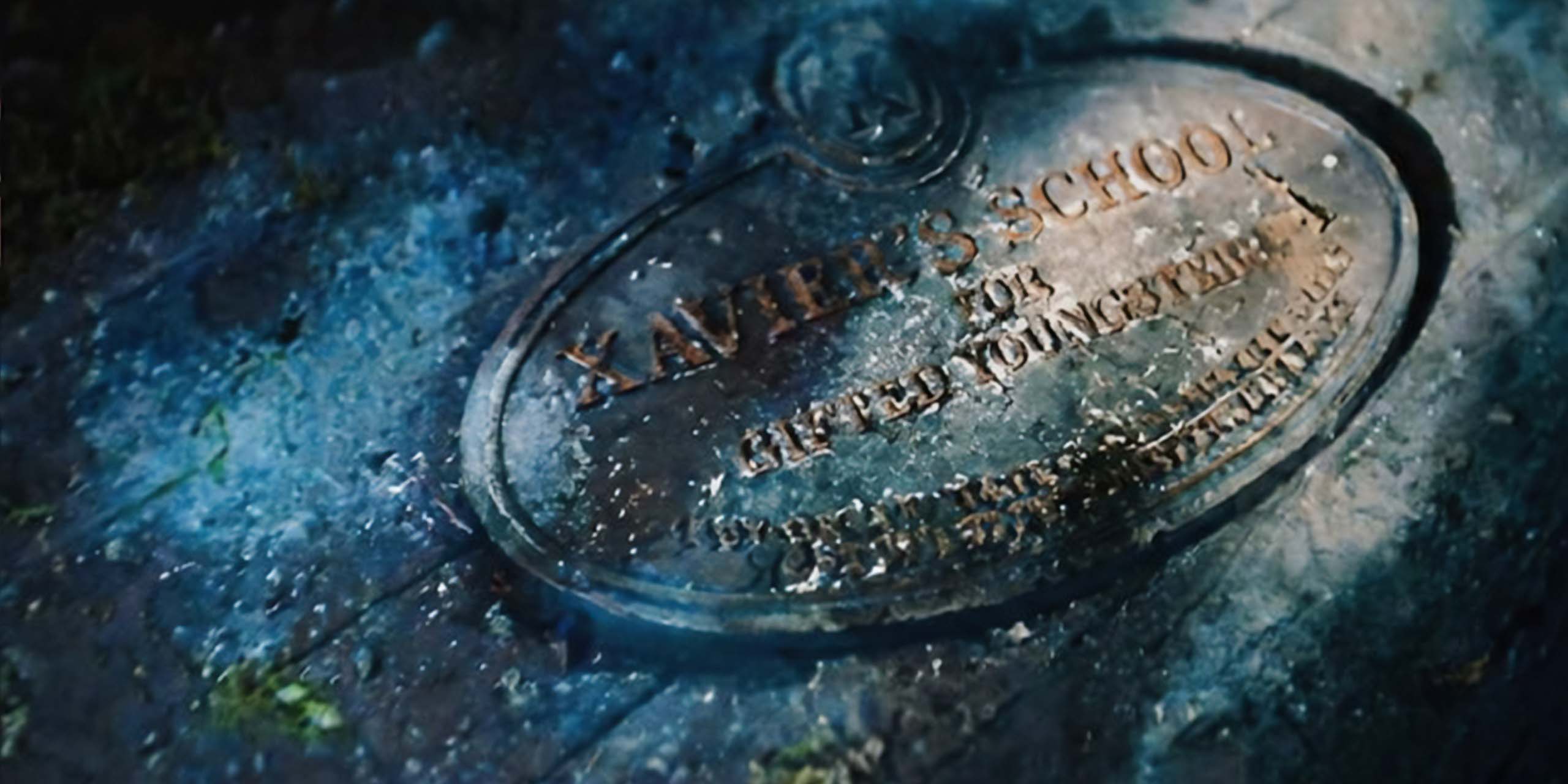 Plaque portant le nom de l'école pour jeunes surdoués du professeur Charles Xavier dans Avengers: Doomsday.