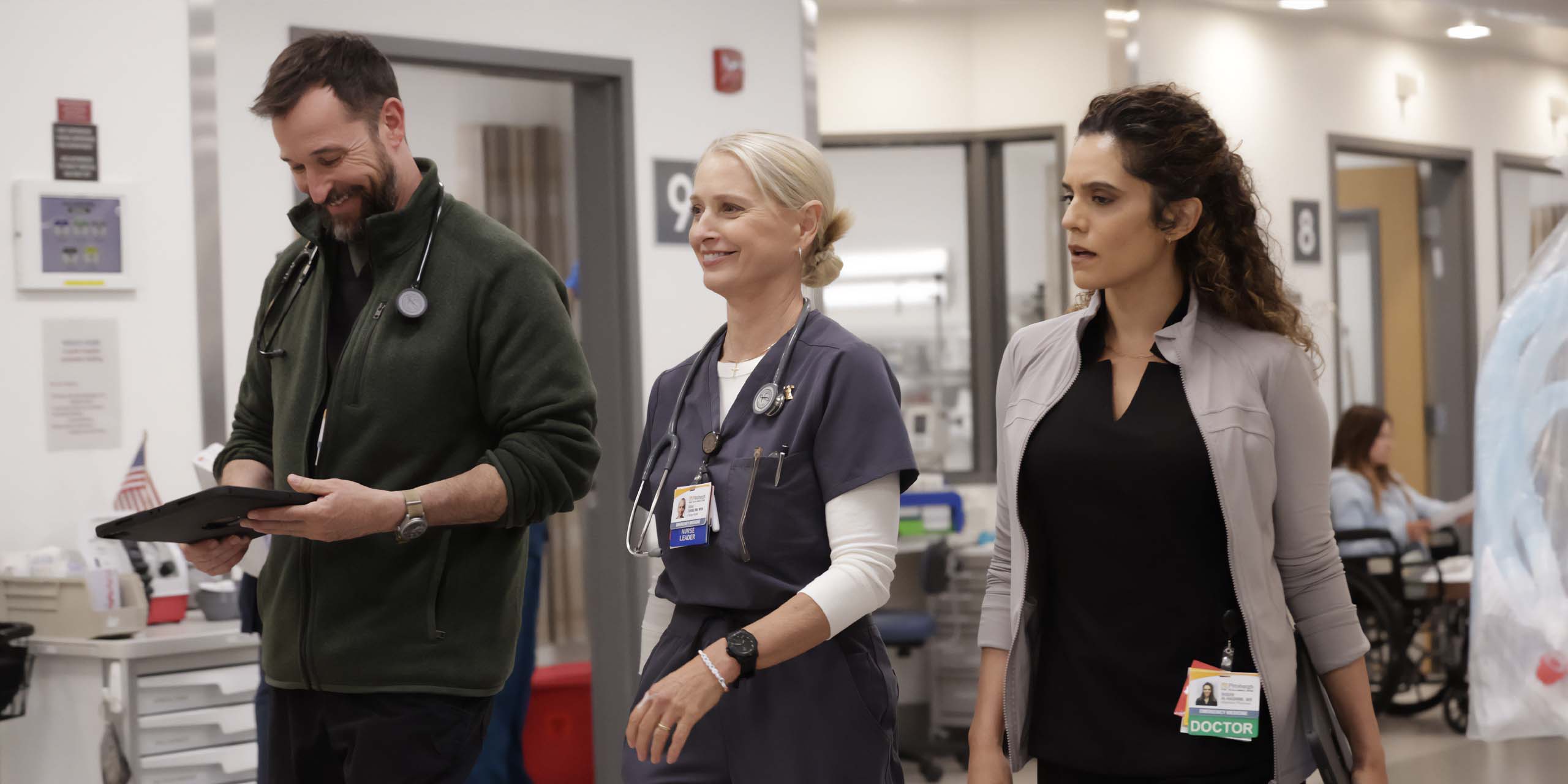 Le Dr Robby, Dana et le Dr Al-Hashimi dans la saison 2 de The Pitt