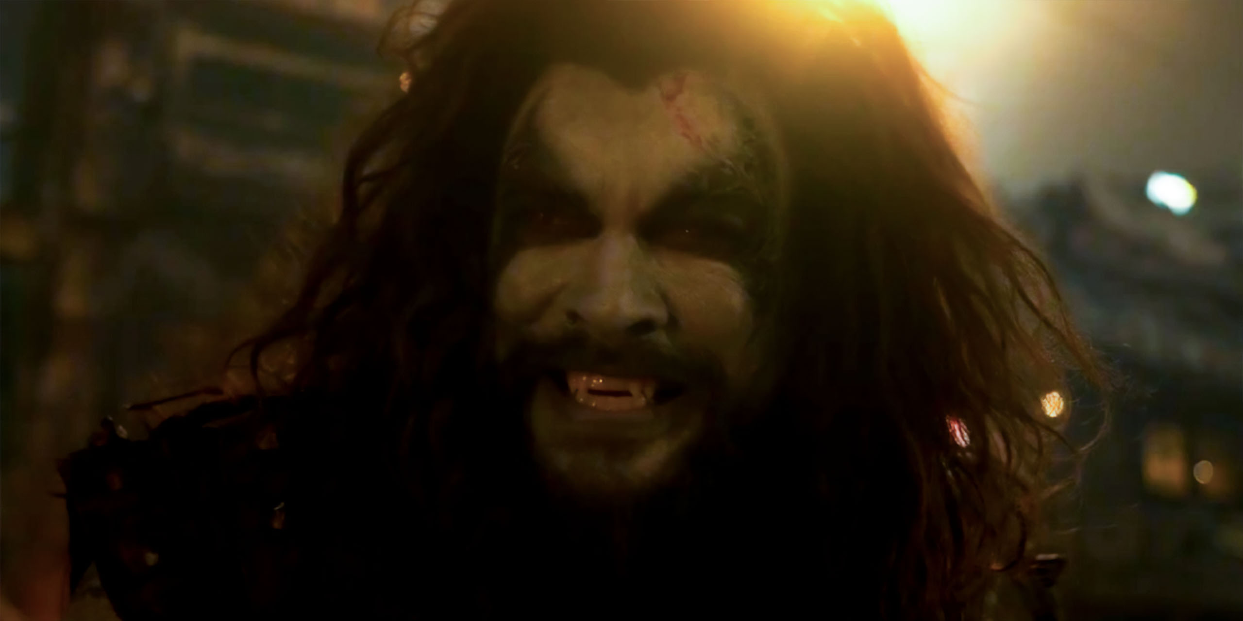 Jason Momoa dans le rôle de Lobo dans le film DC Supergirl.