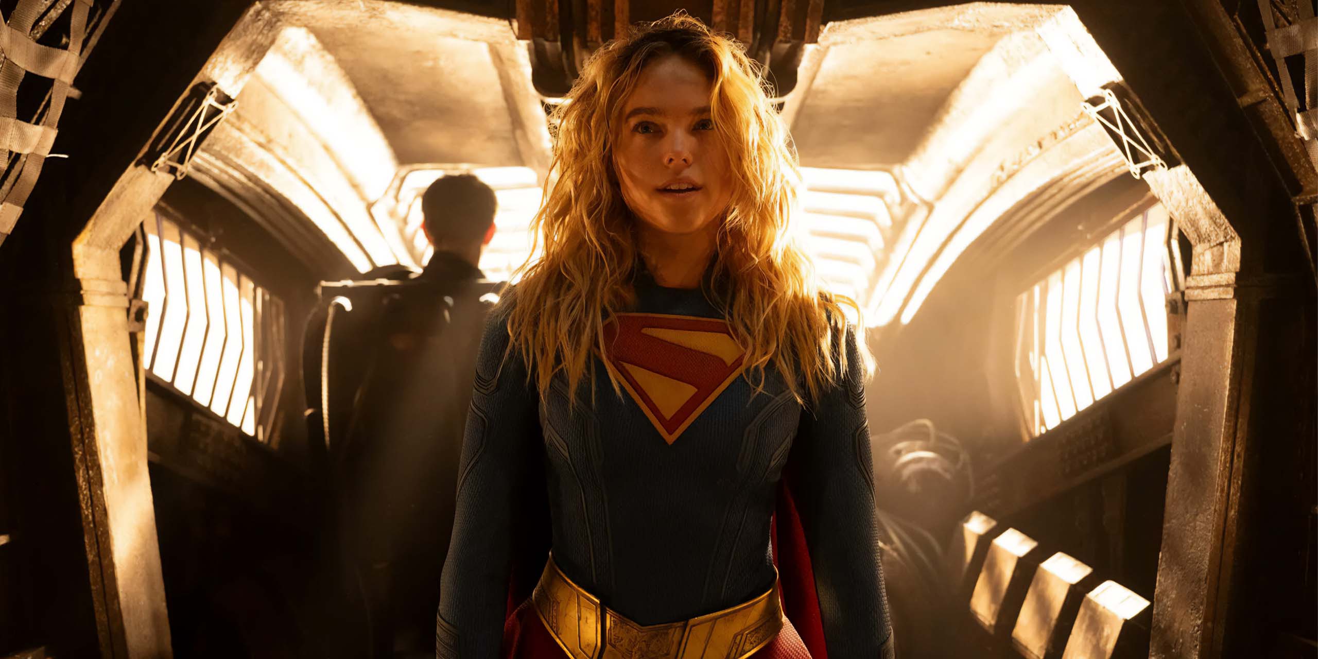 Milly Alcock dans le rôle de Supergirl.