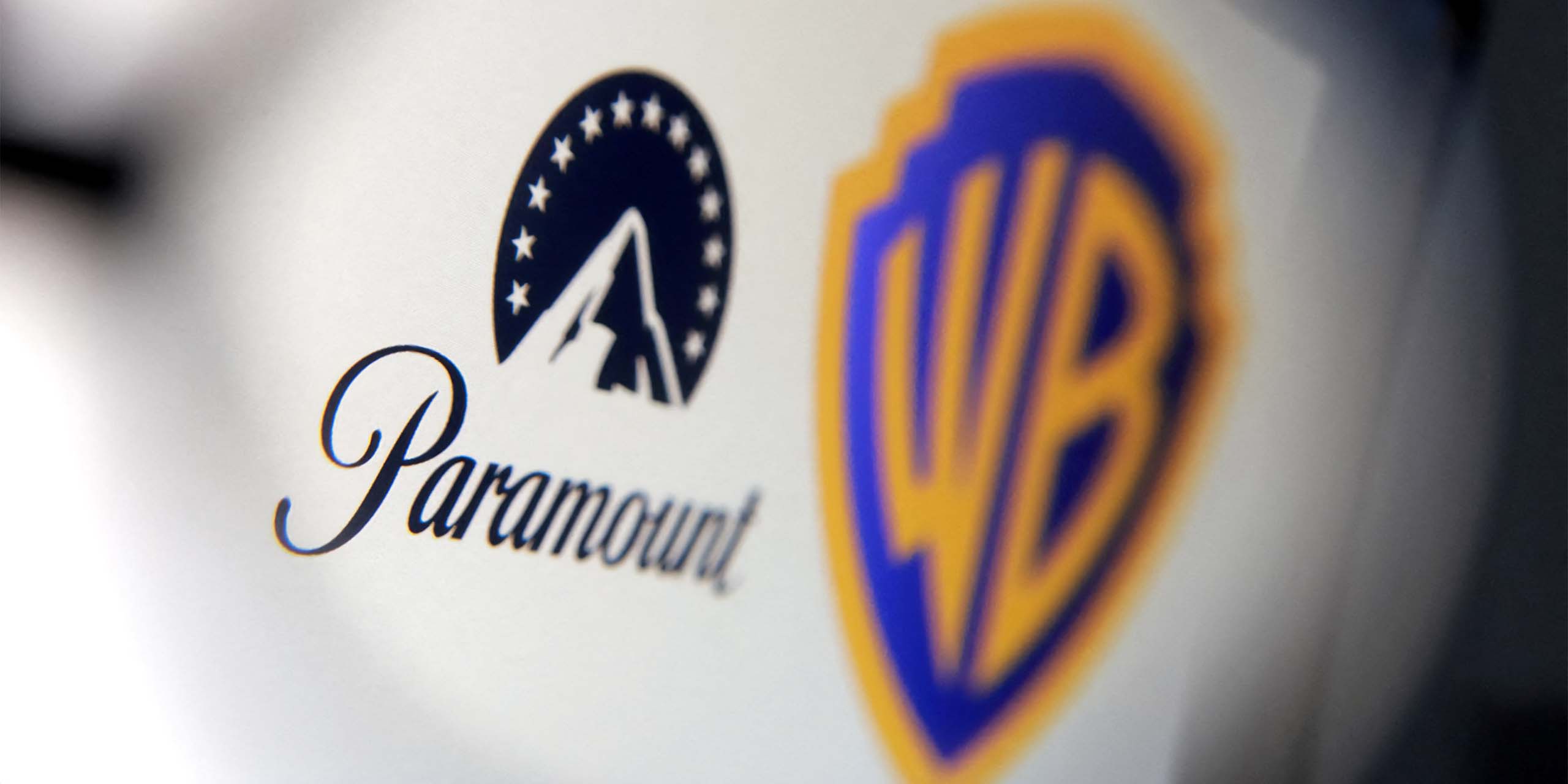 Les lgoos de Paramount et Warner Bros. Discovery.