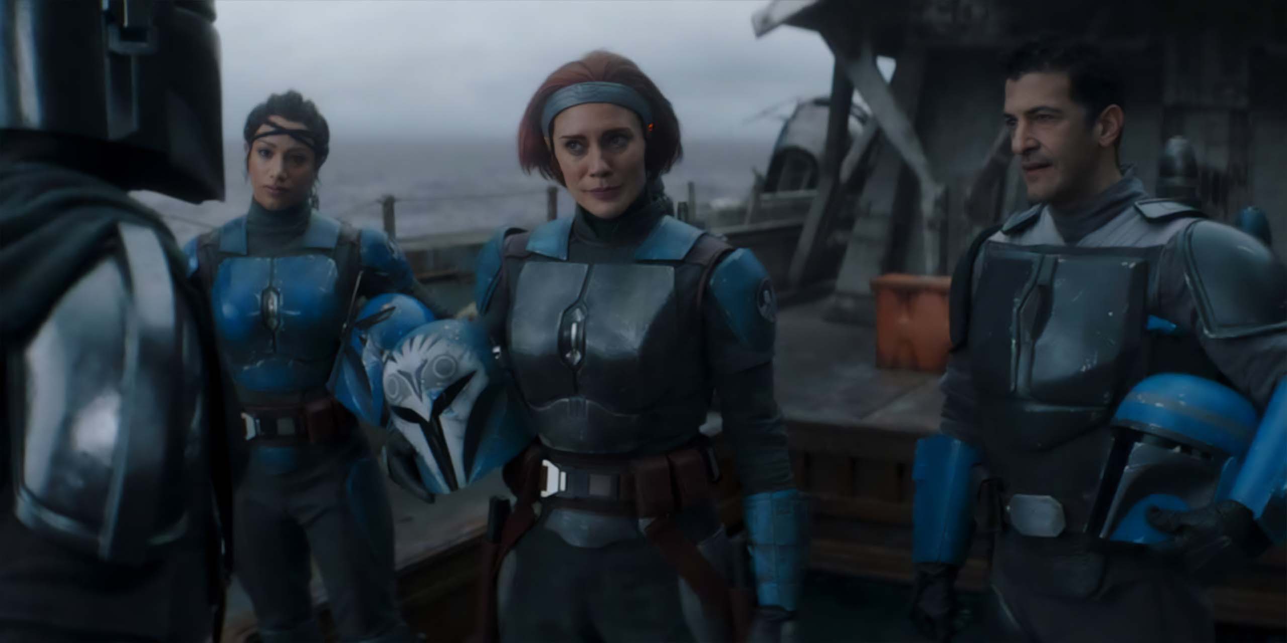 Bo-Katan, Koska Reeves et Axe Woves dans la saison 2 de The Mandalorian.