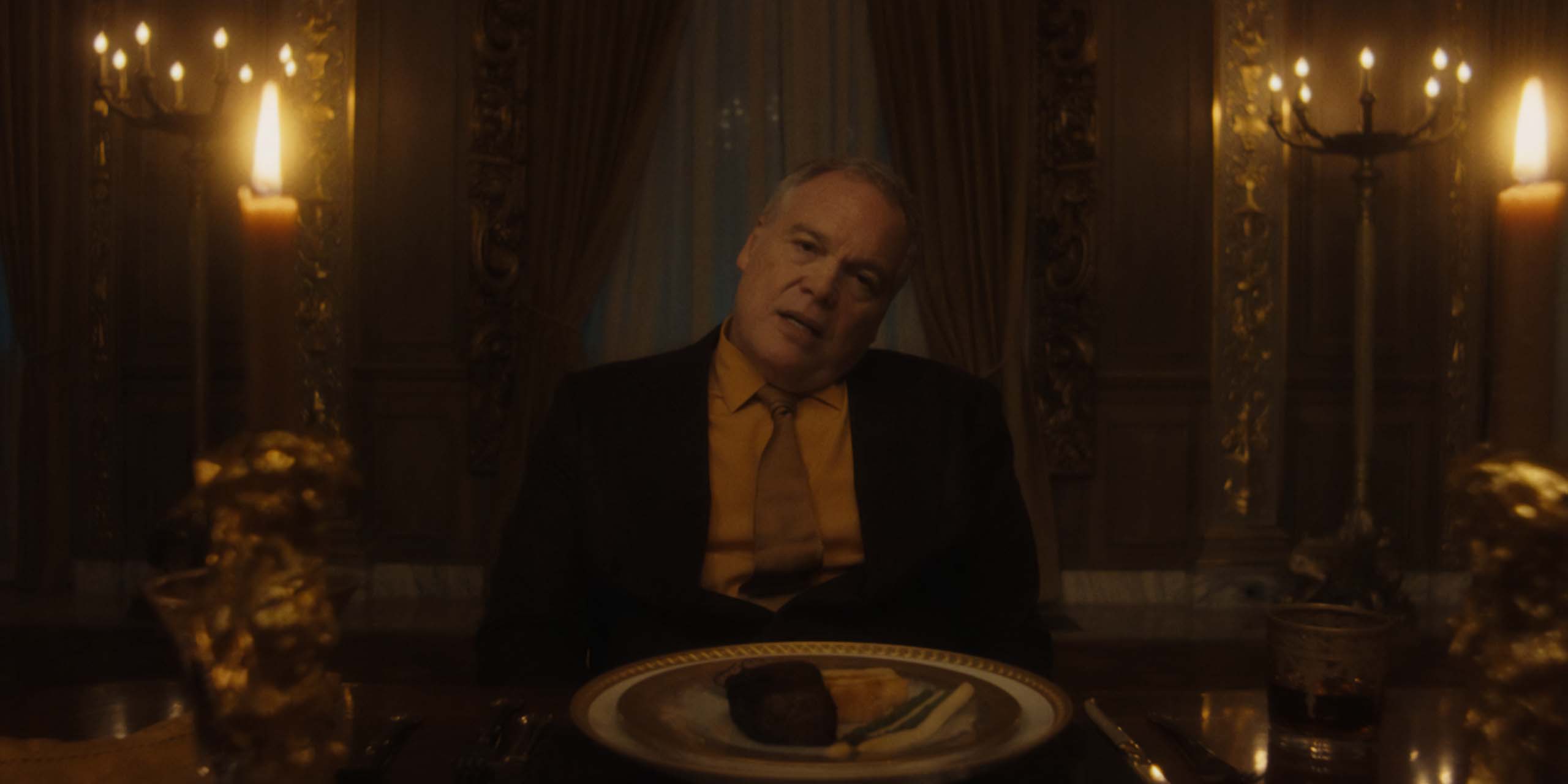 Vincent d'Onofrio est Byron Forst, après l'absorption de The Beauty.