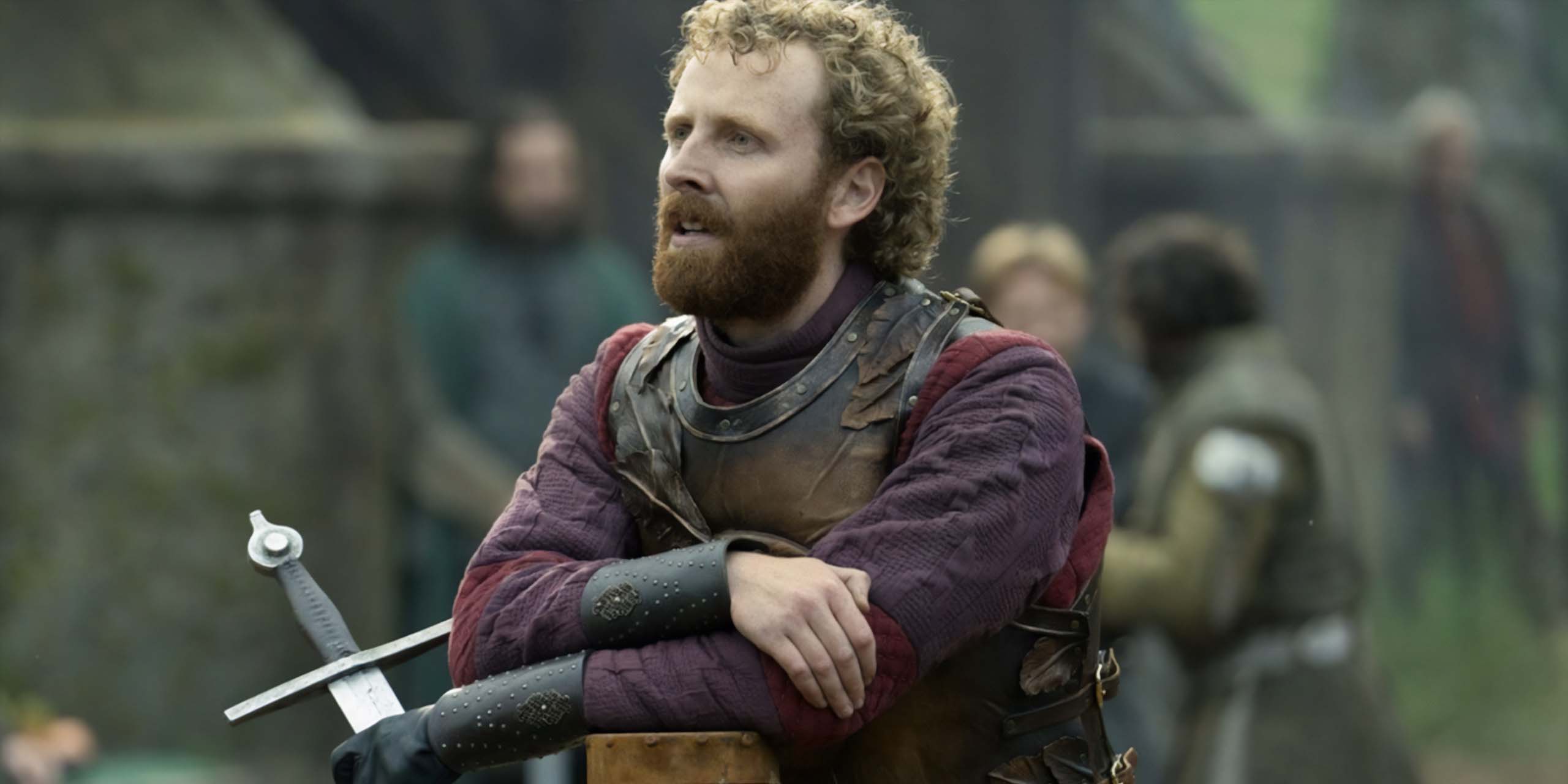 Edward Ashley appuyé sur une épée dans A Knight of the Seven Kingdoms