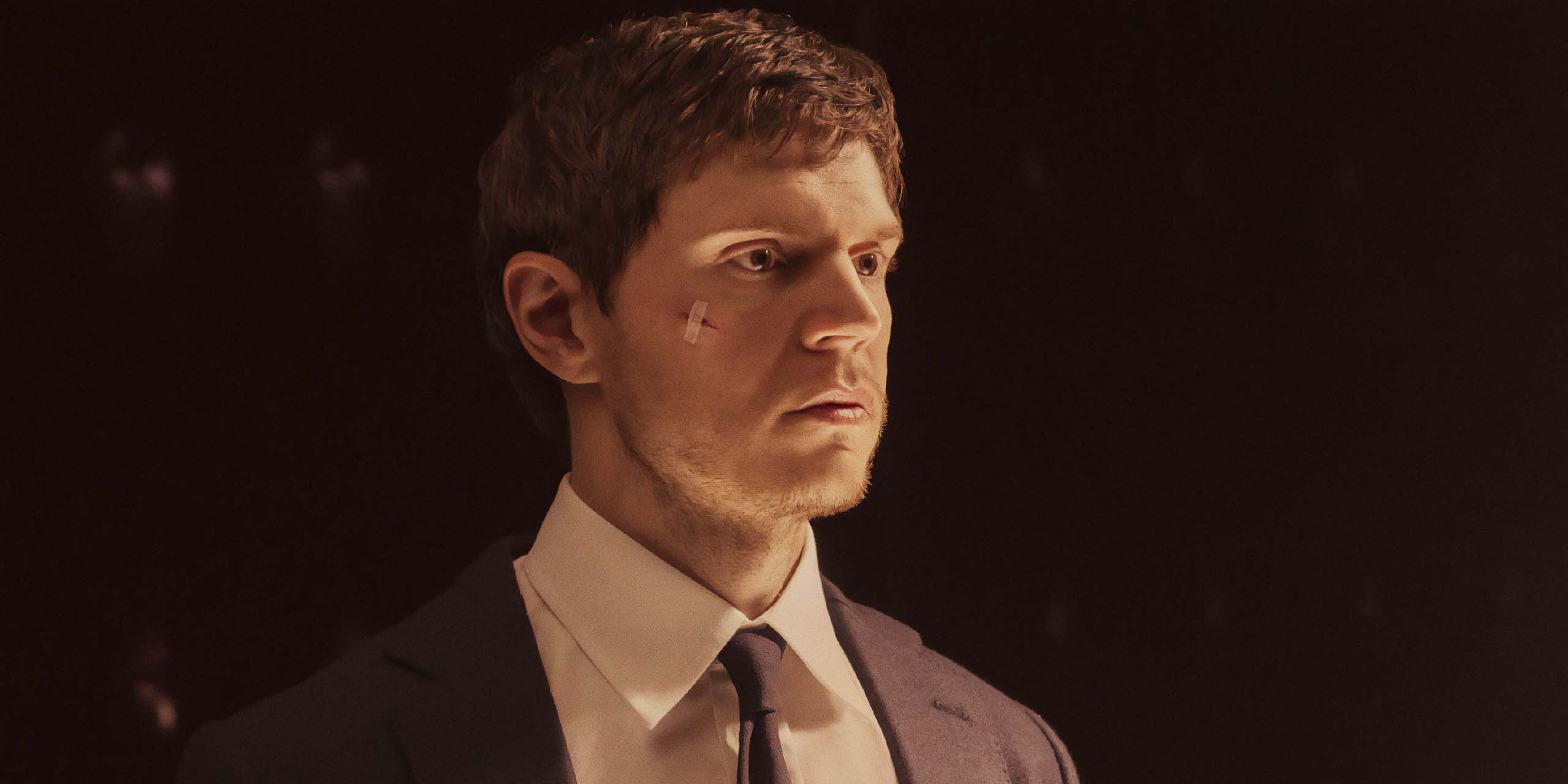 Evan Peters dans le rôle de l'agent Cooper Madsen dans la série The Beauty.