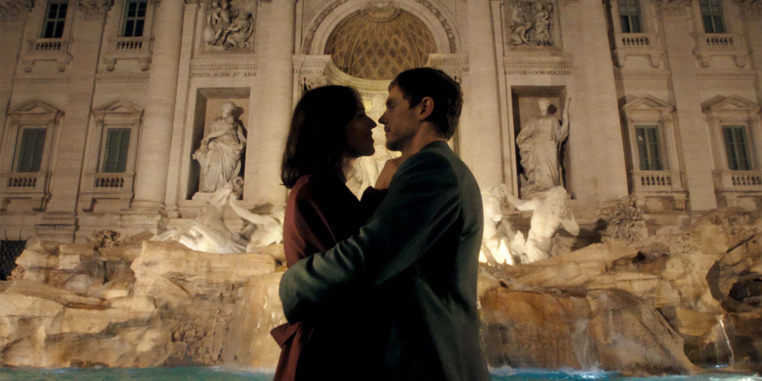 Evan Peters et Rebecca Hall dans The Beauty, dans les rôles de Cooper Madsen et Jordan Bennett.