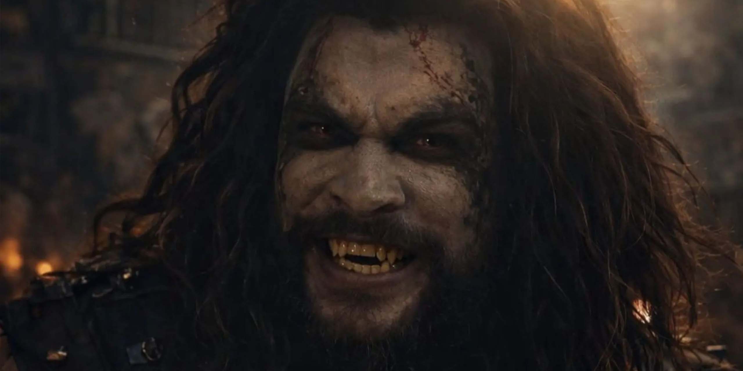 Jason Momoa dans le rôle de Lobo dans le film Supergirl.