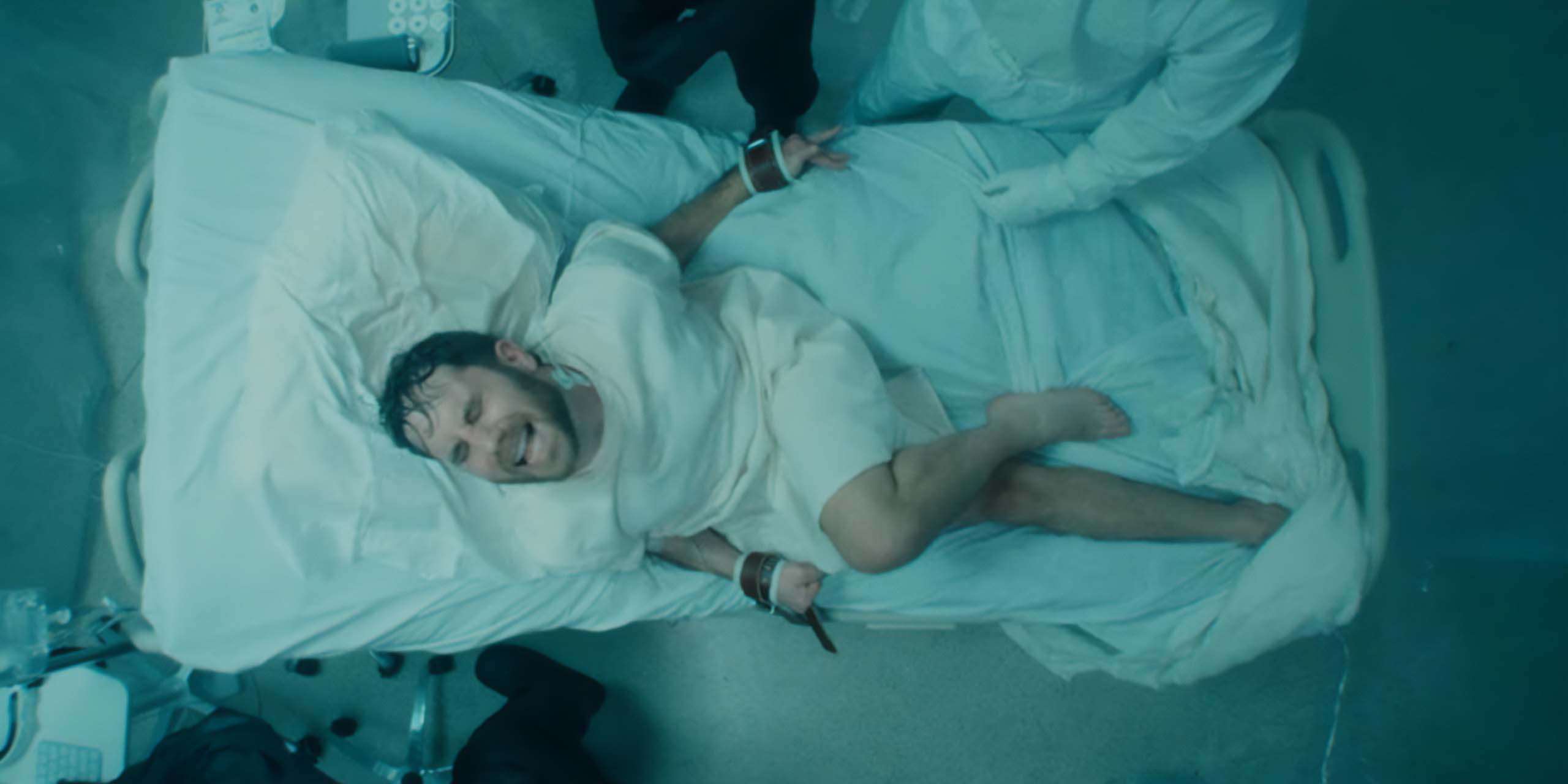 Manny en crise à l'hôpital dans The Beauty.