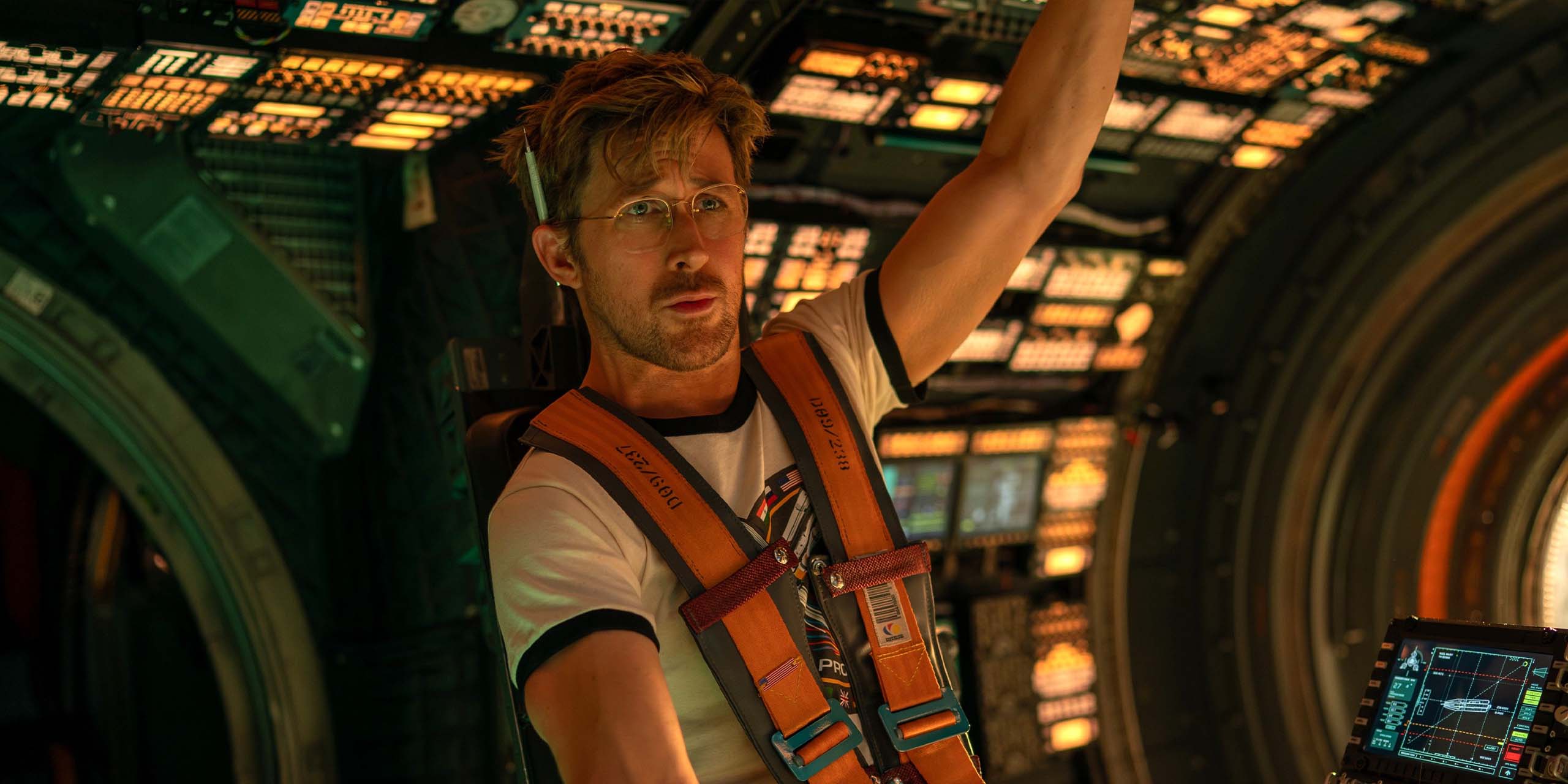 Ryland Grace (Ryan Gosling) pilotant la navette spatiale dans Projet Dernière Chance.