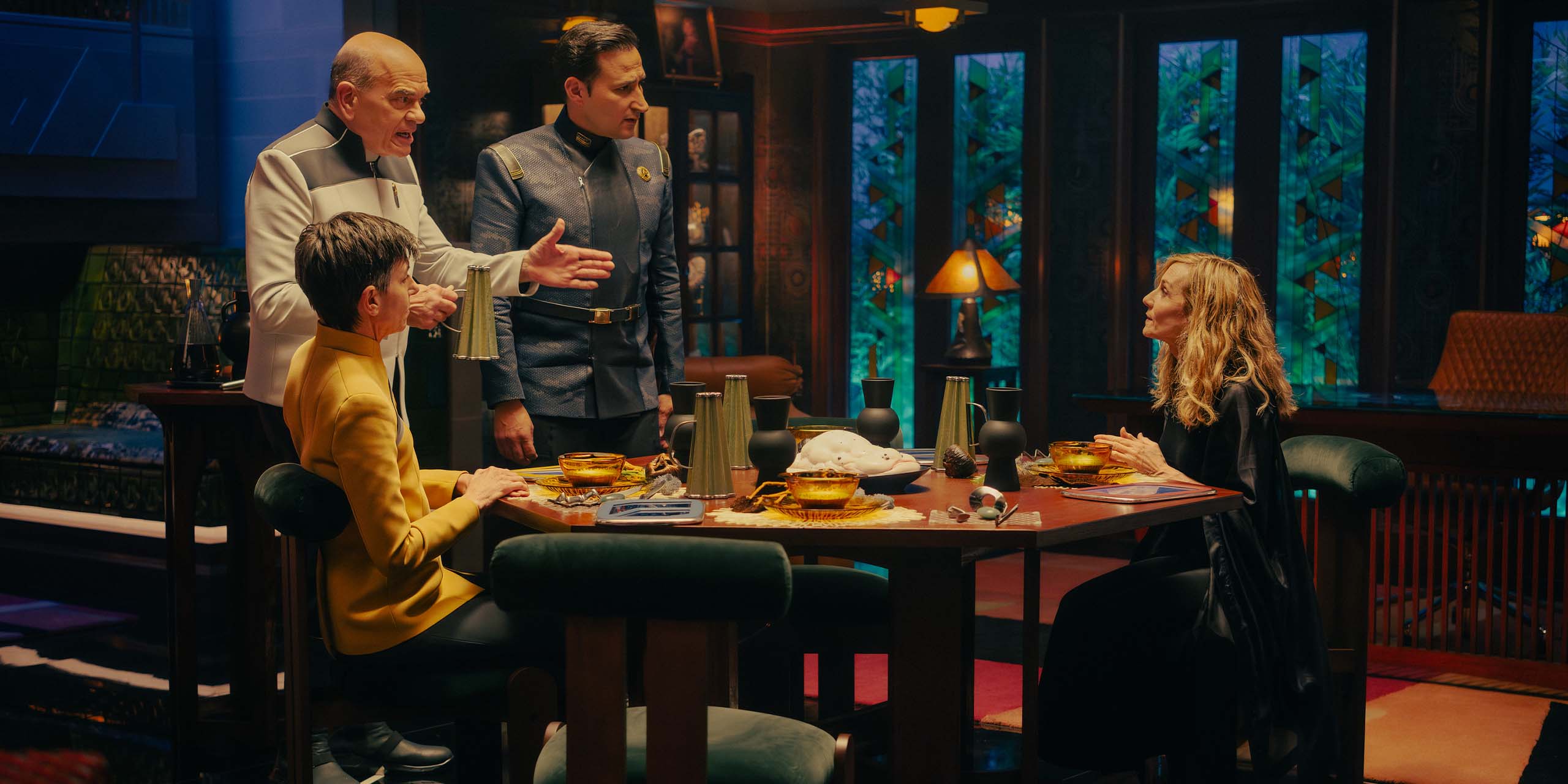 Dîner diplomatique dans l'épisode 5 de Star Trek: Starfleet Academy.