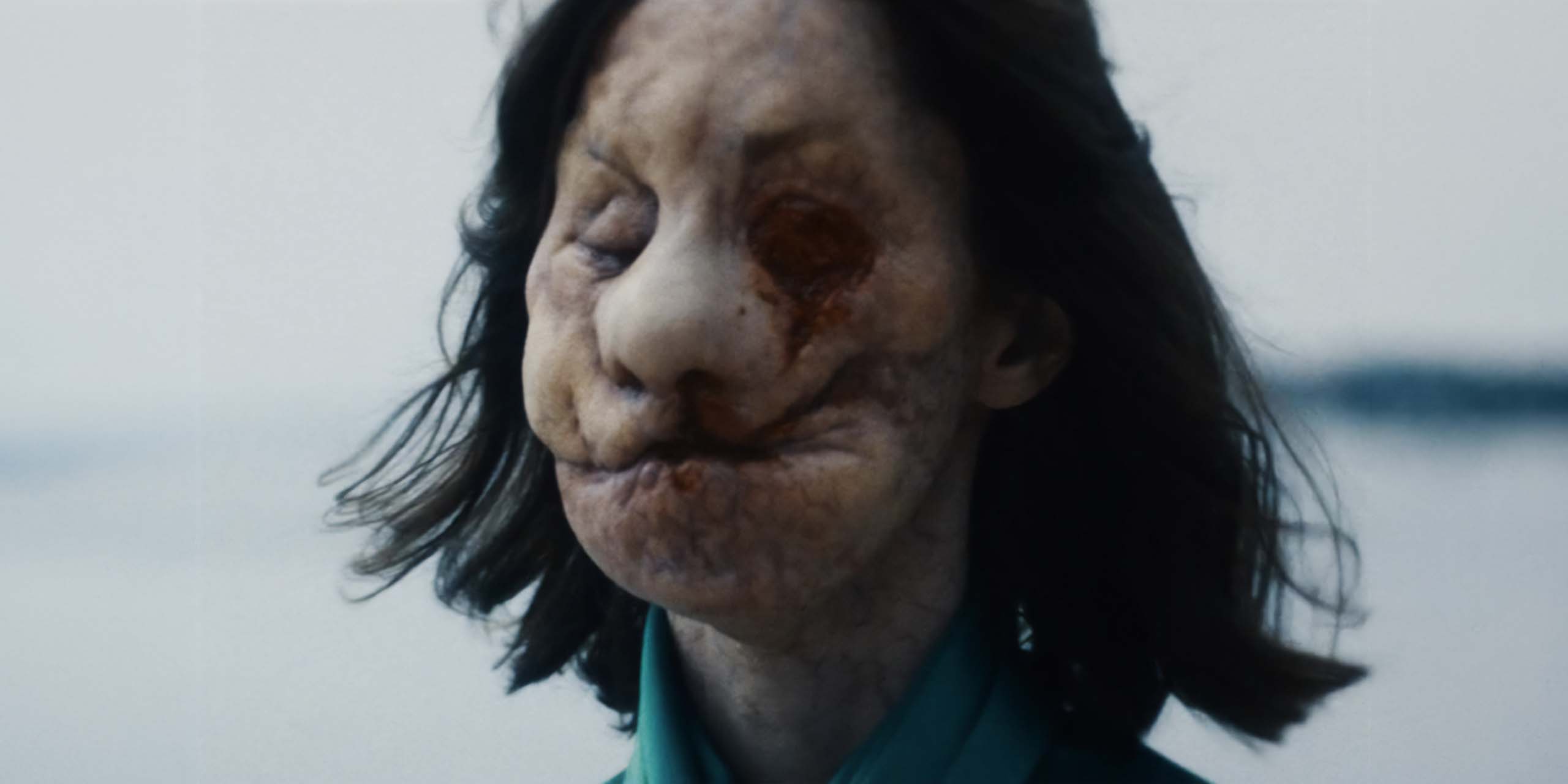Jordan Bennett défigurée dans The Beauty.