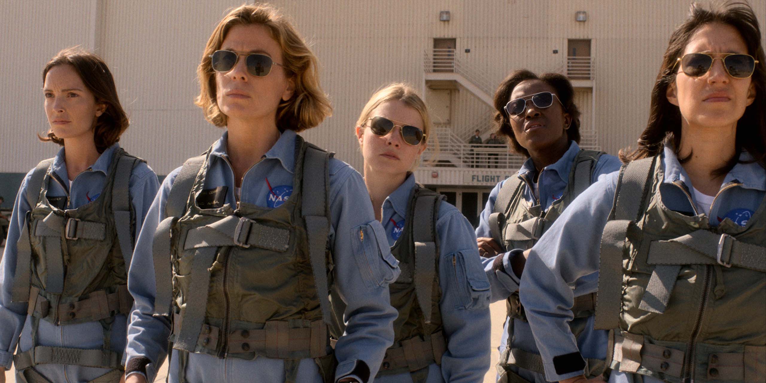 Jodi Balfour, Sonya Walger, Sarah Jones, Krys Marshall et Cass Buggé dans la saison 1 de For All Mankind.