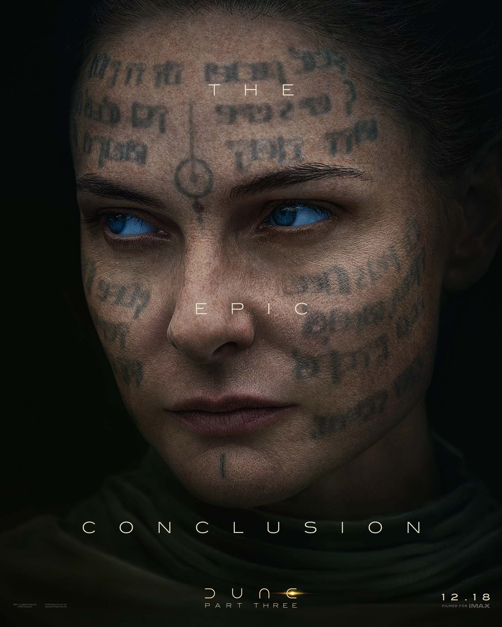 Dame Jessica (Rebecca Ferguson) regardant sur le côté sur l'affiche de Dune : Troisième Partie.