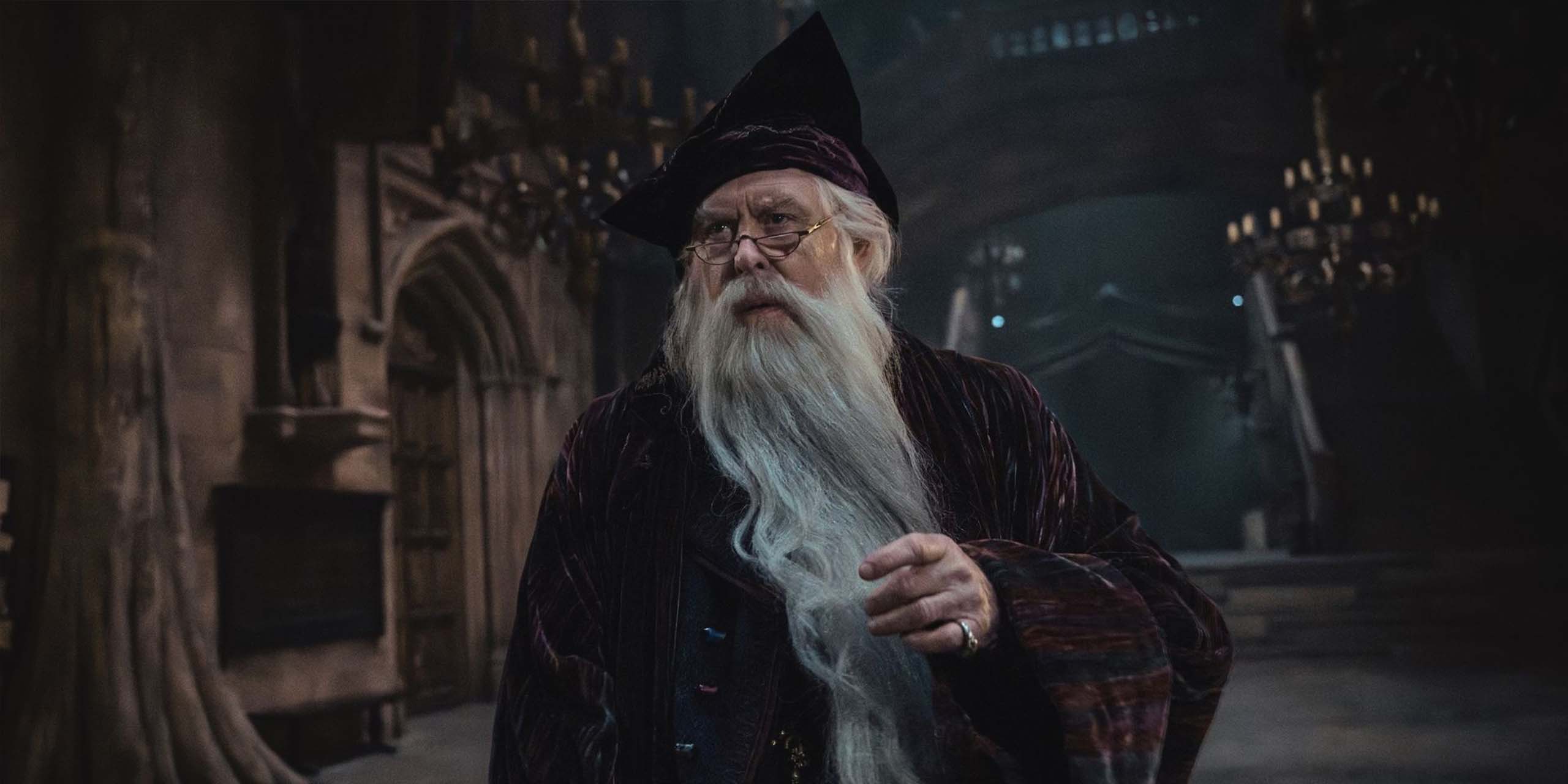 John Lithgow dans le rôle d'Albus Dumbledore dans Harry Potter à l'école des sorciers