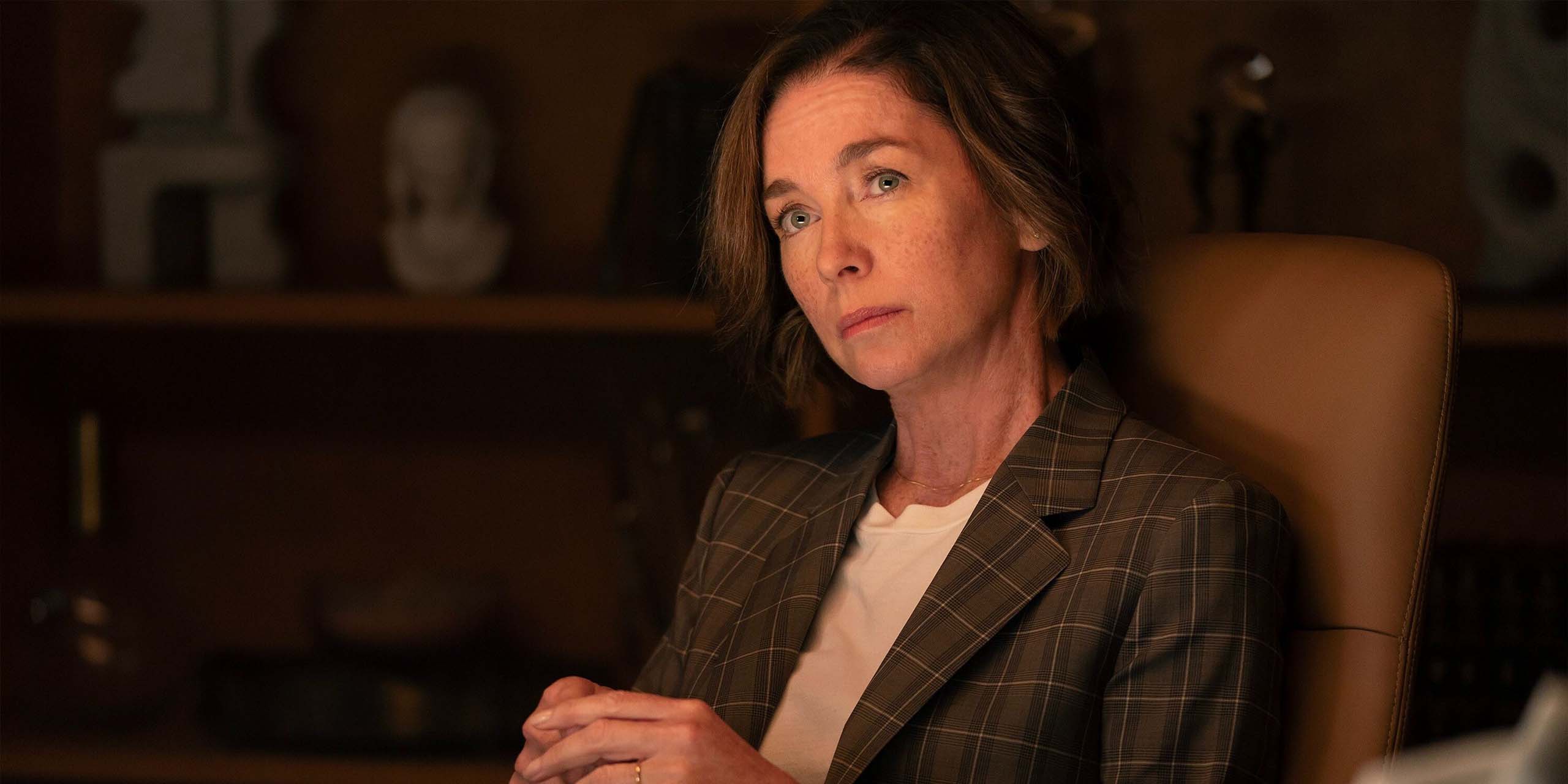 Julianne Nicholson dans le rôle de Sinatra, dans Paradise saison 2.