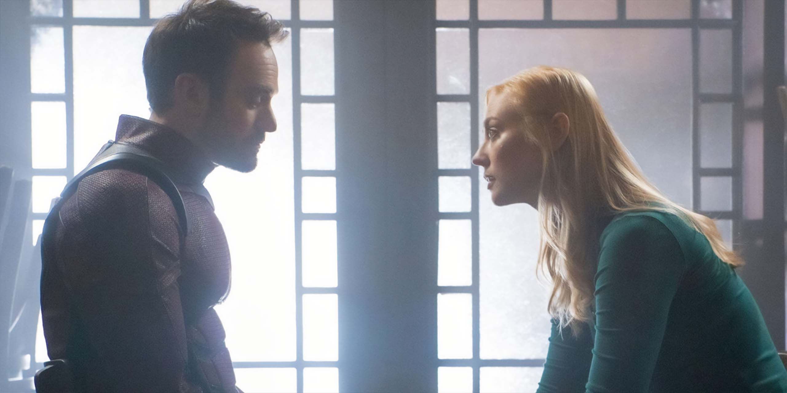 Matt Murdock (Charlie Cox) et Karen Page (Deborah Ann Woll) dans Daredevil: Born Again.
