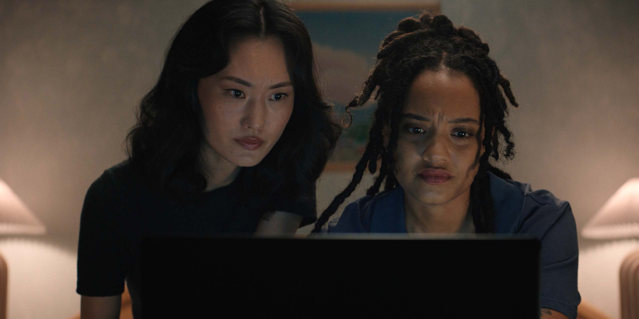 Mari Yamamoto et Kiersey Clemons dans la saison 2 de Monarch: Legacy of Monsters.