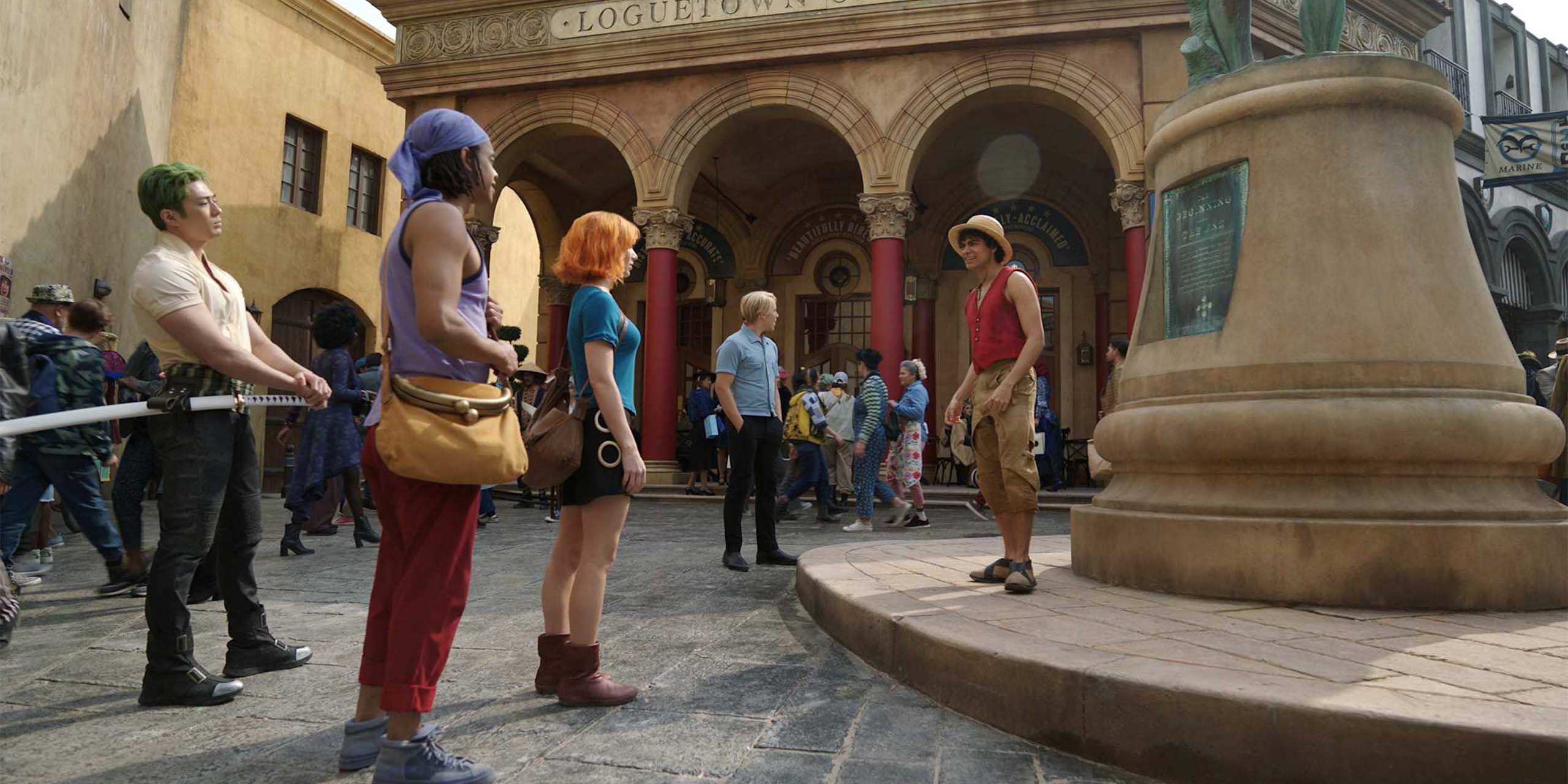 Mackenyu (Roronoa Zoro), Jacob Romero (Usopp), Emily Rudd (Nami), Taz Skylar (Sanji), Iñaki Godoy (Monkey D. Luffy) dans la saison 2 de One Piece.