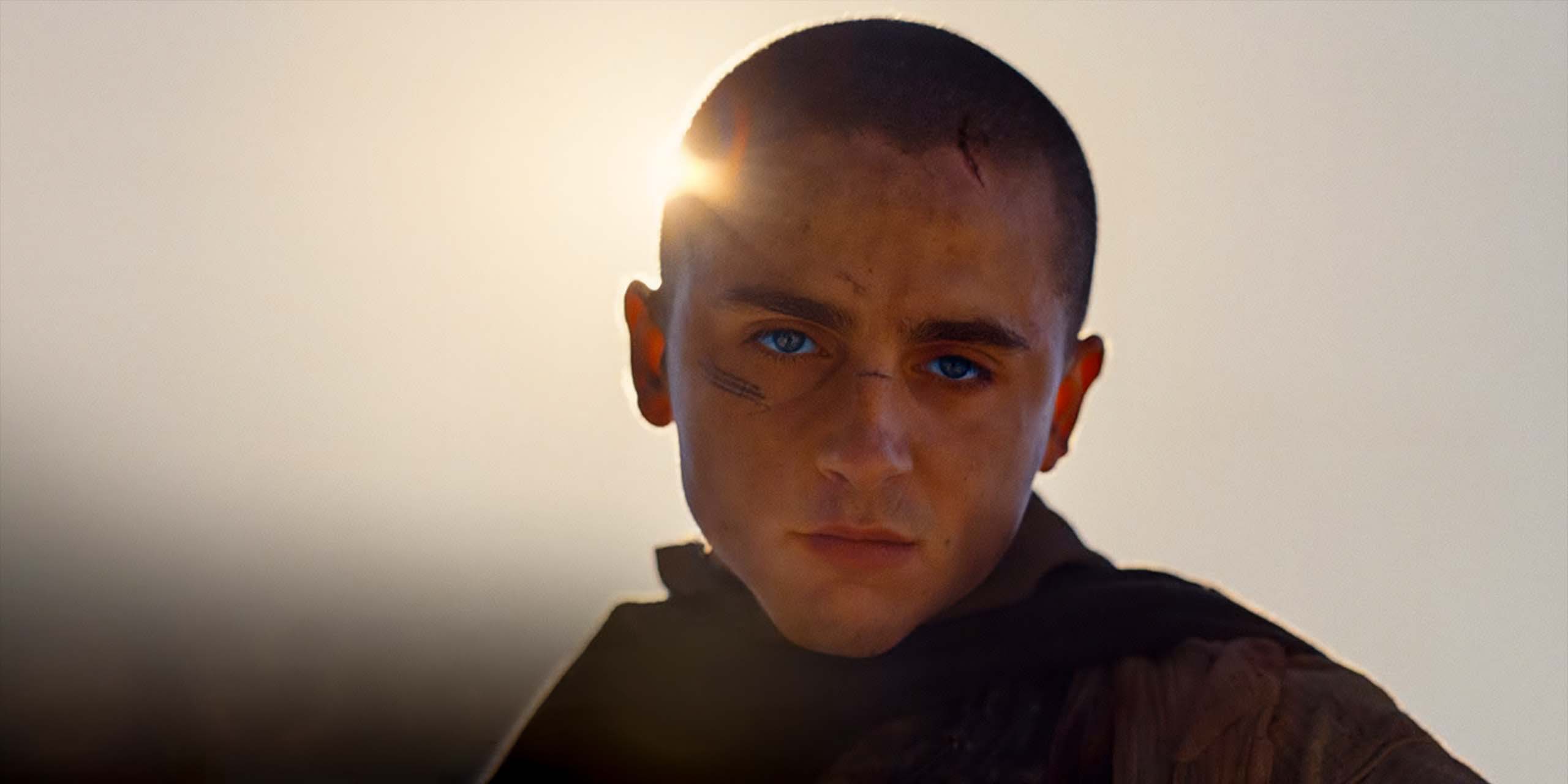 Paul Atréides (Timothée Chalamet), Empereur à la tête rasée et aux yeux bleus dans Dune : Troisième Partie.